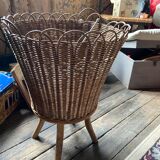 Rattan basket on feet