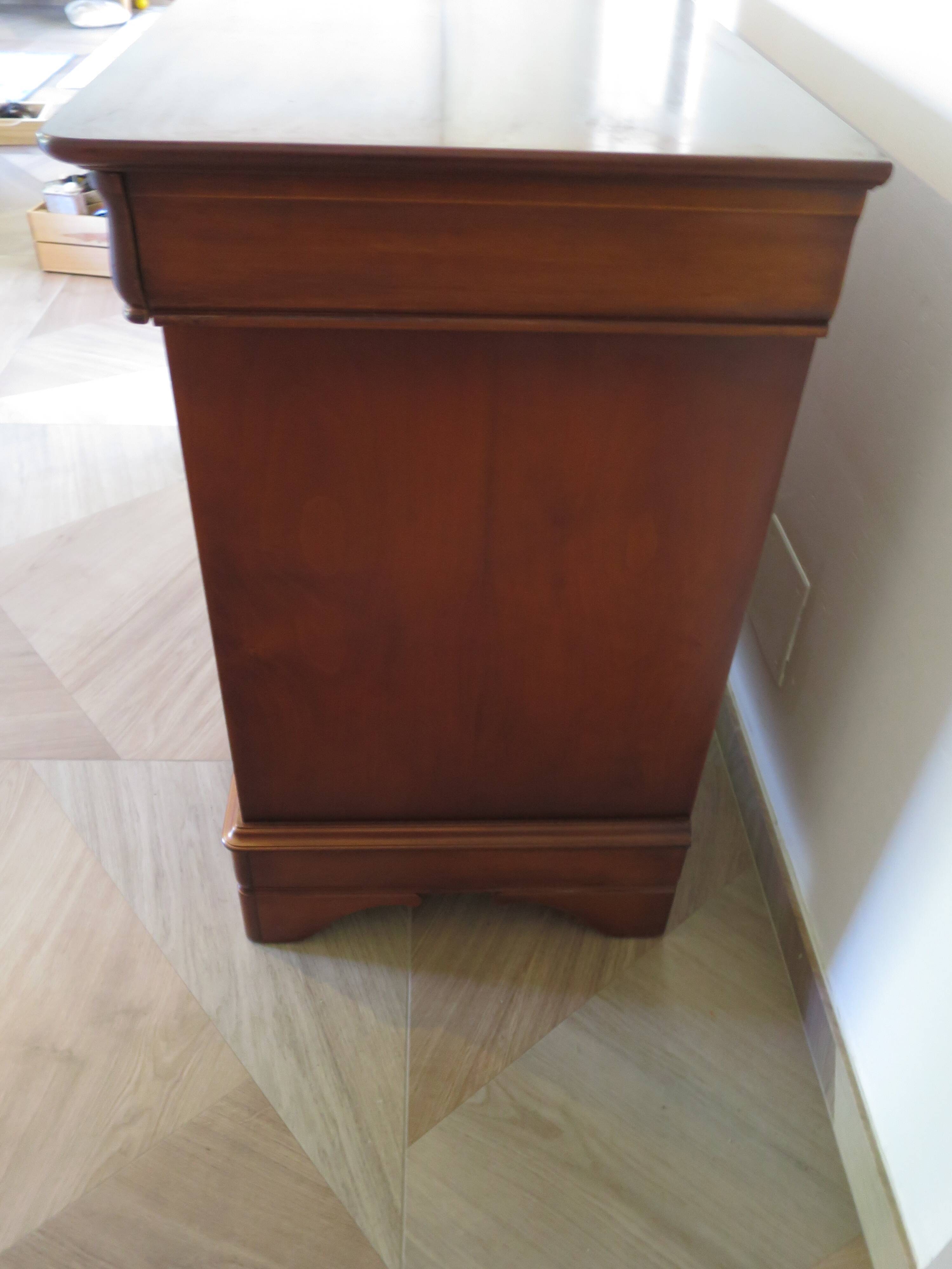 Beautiful Louis Philippe chest of drawers with 4 drawers - 3 locks - in cherry wood - 1980s