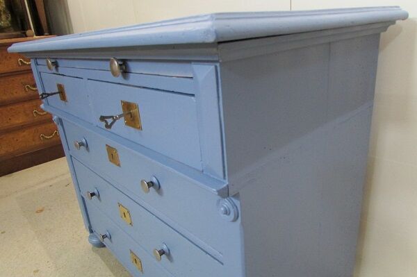 Former desk, dresser presentation