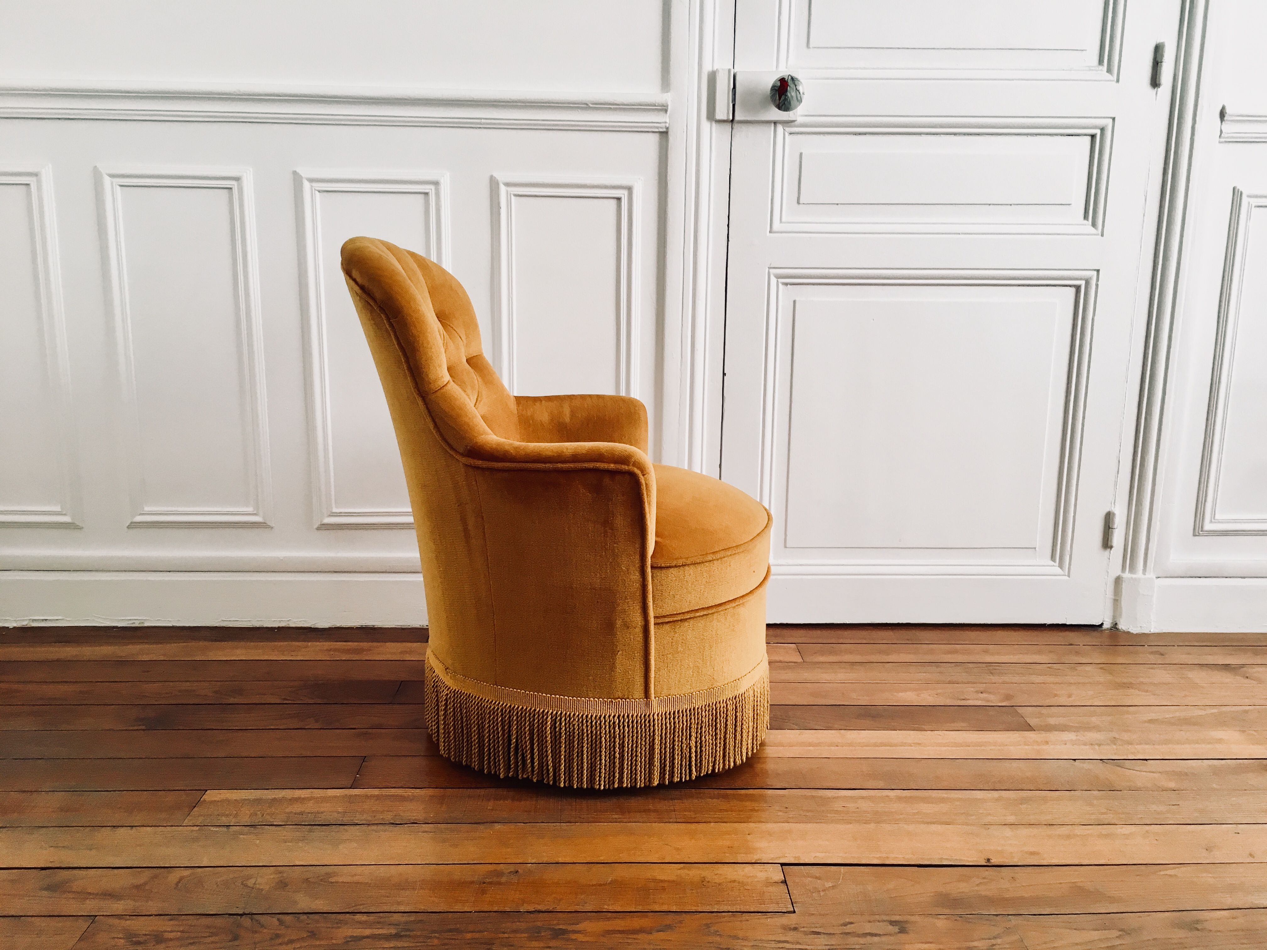 Toad velvet armchair