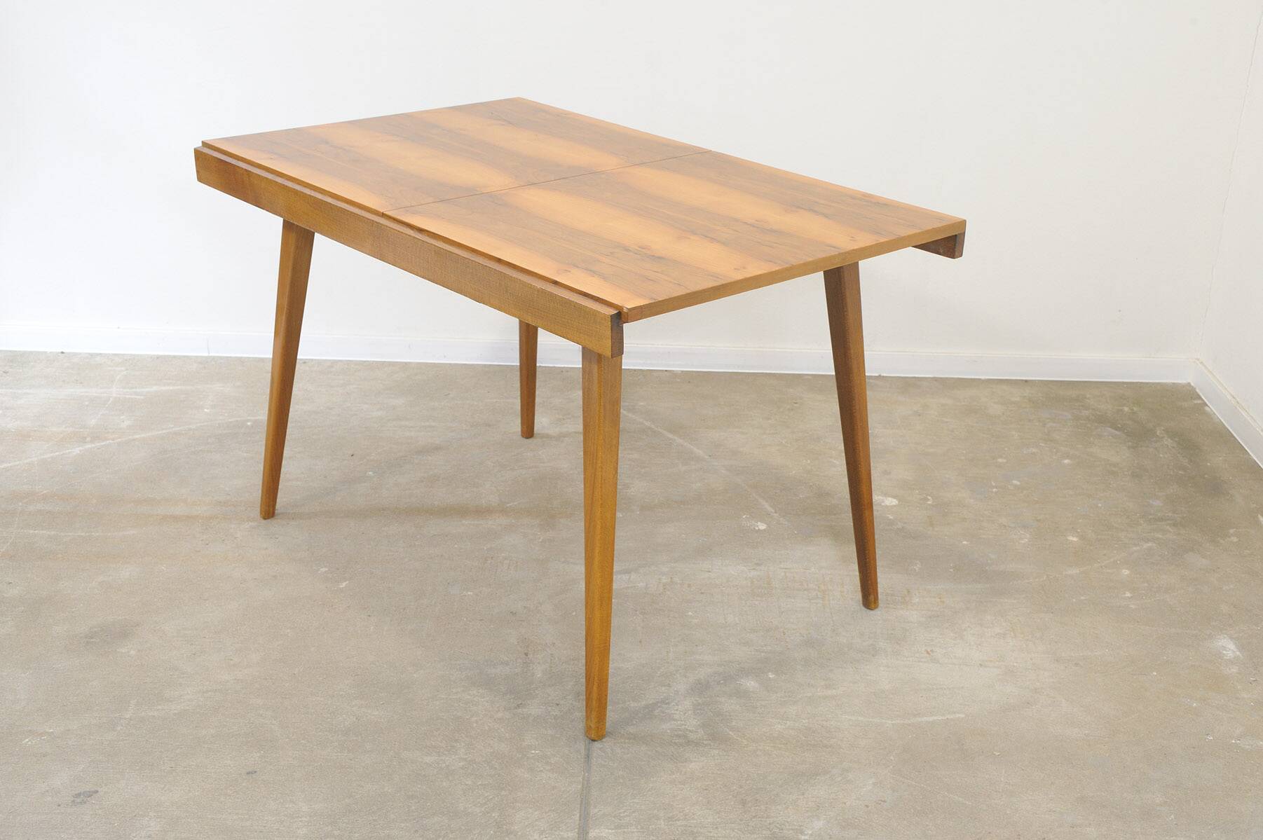 Table à manger pliante vintage par František Jirák pour Tatra nábytok, 1970