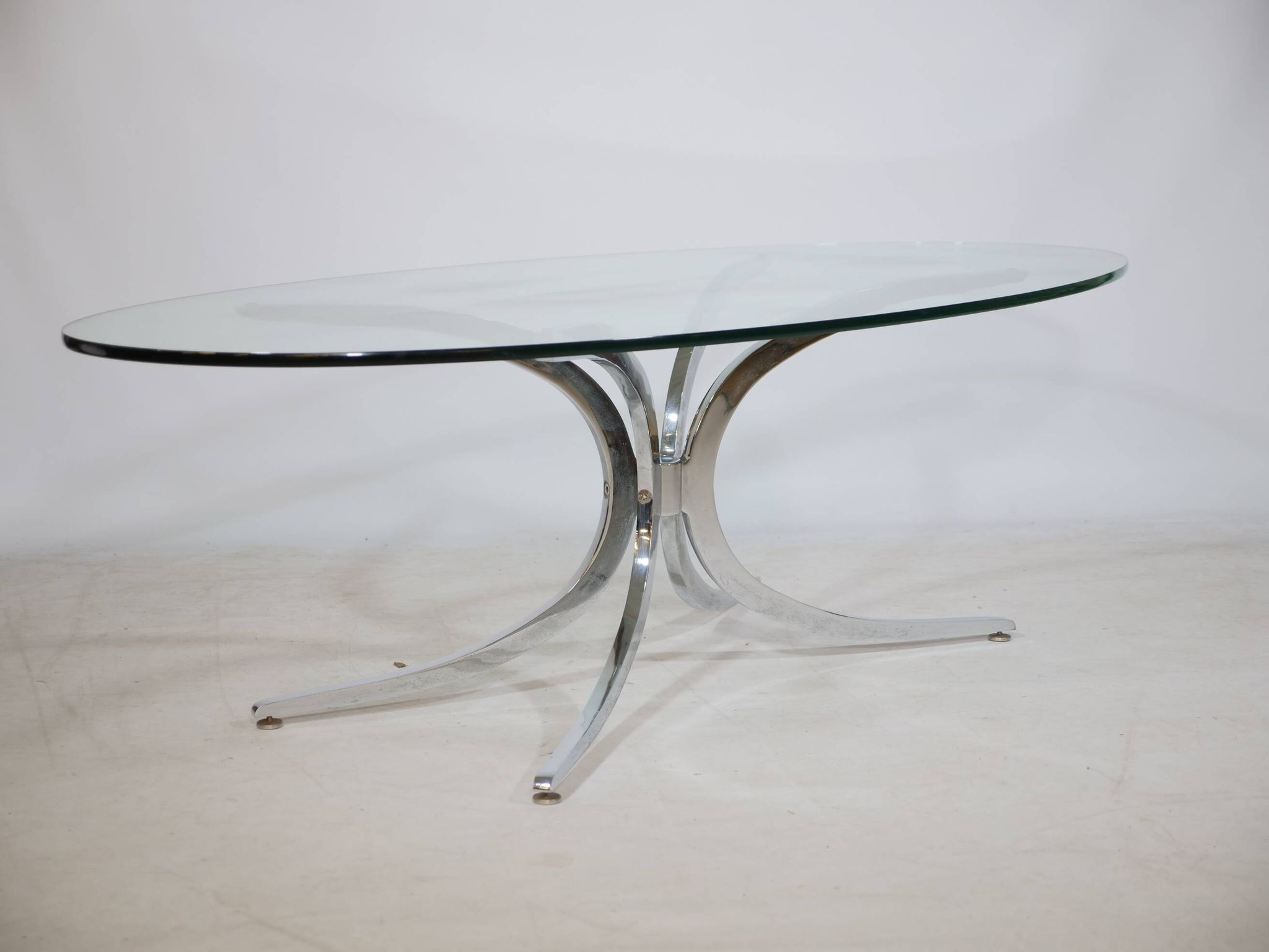 Table basse pieds araignée chromés et verre années 1970 Italie