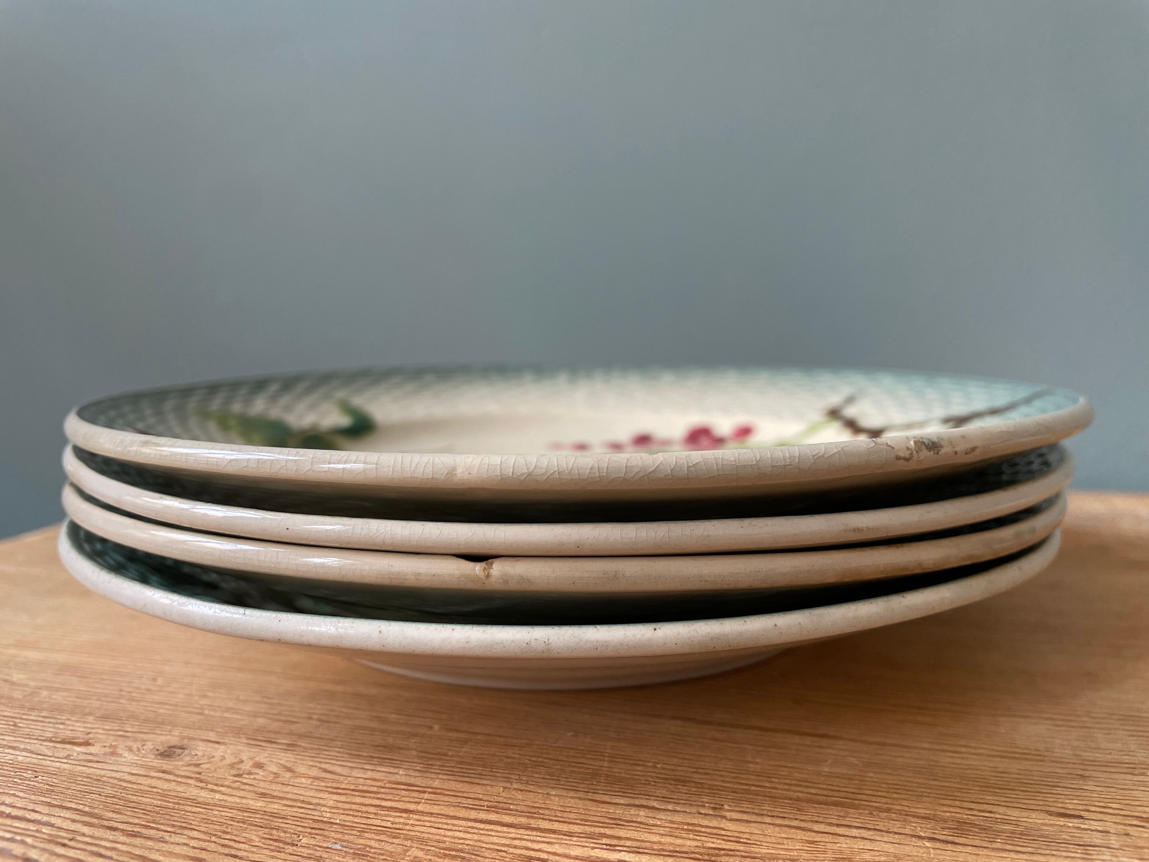 Set of 4 dessert plates in slurry St Amand Hamage
