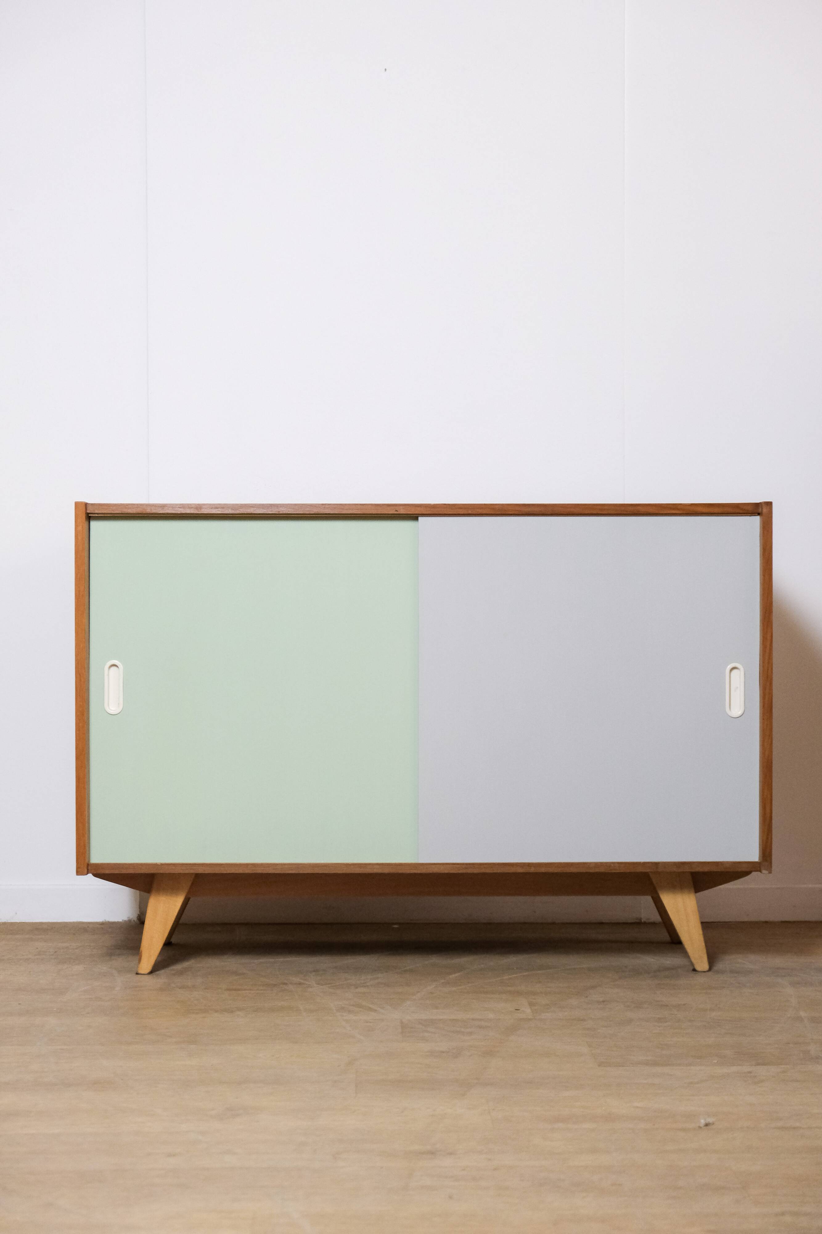 Jiroutek sideboard sliding doors