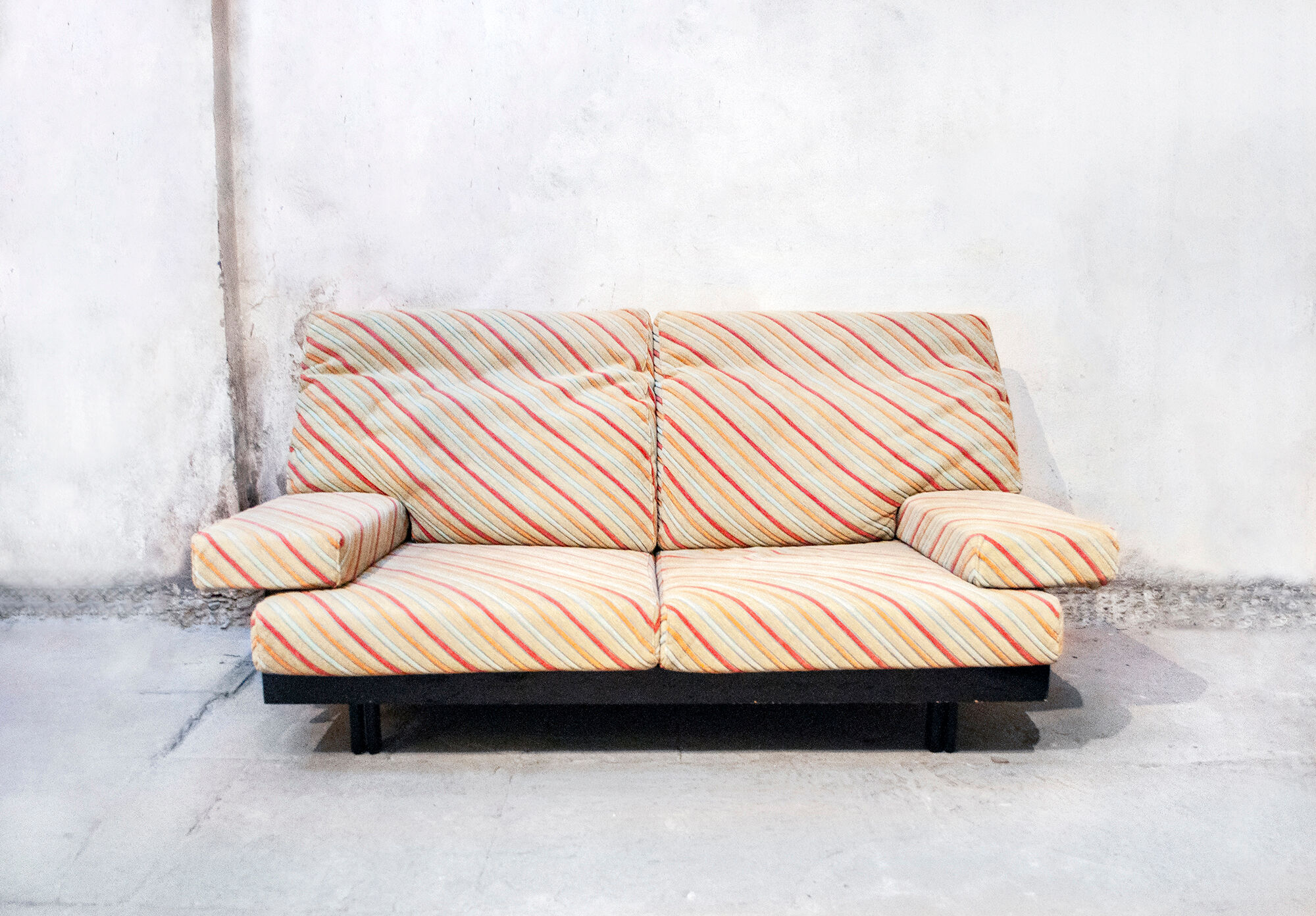 Sofa by Giovanni Offredi for Saporiti, with Missoni Italia fabric from the 1970s