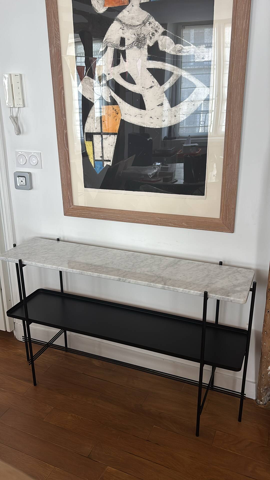GUBI Console en marbre noir et blanc