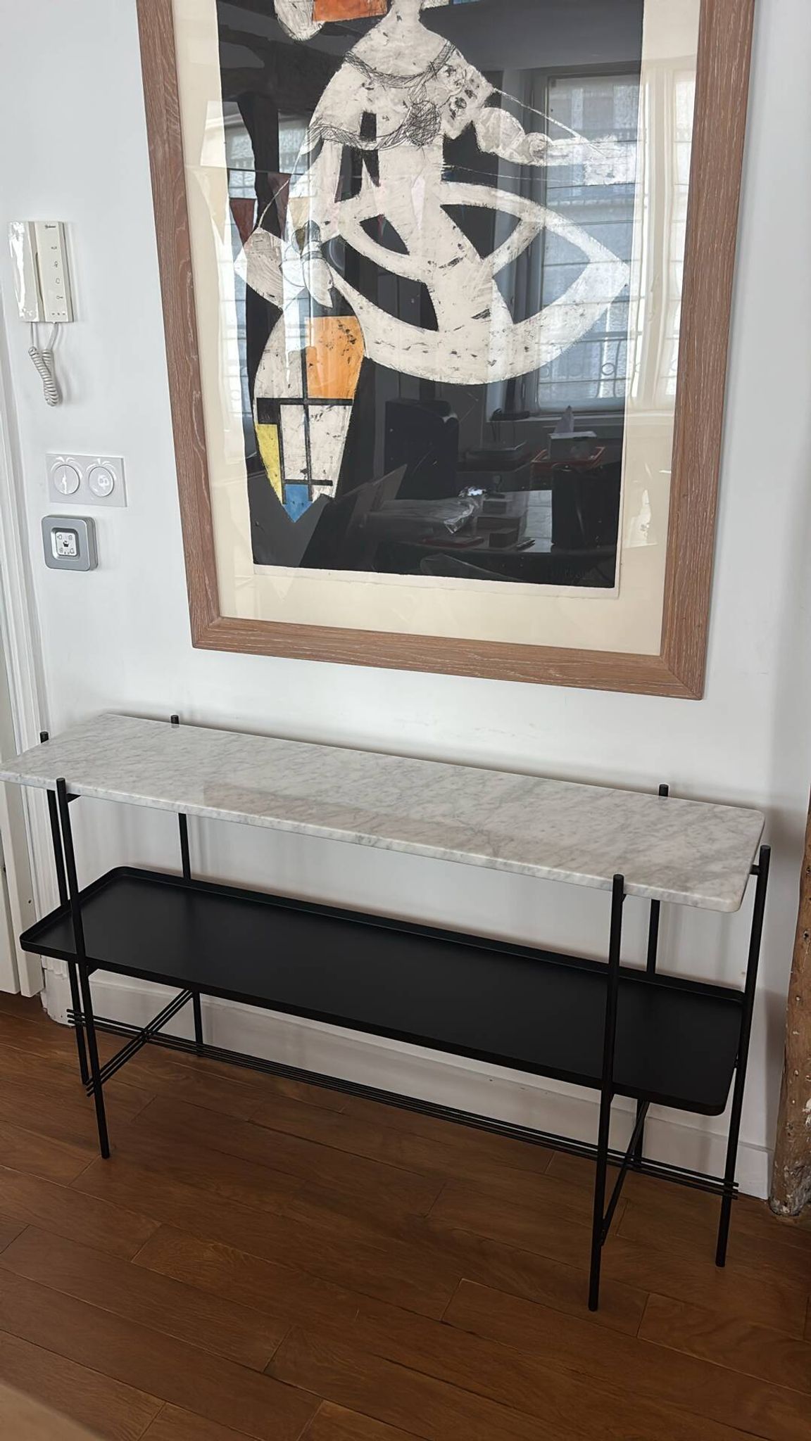 GUBI Console en marbre noir et blanc