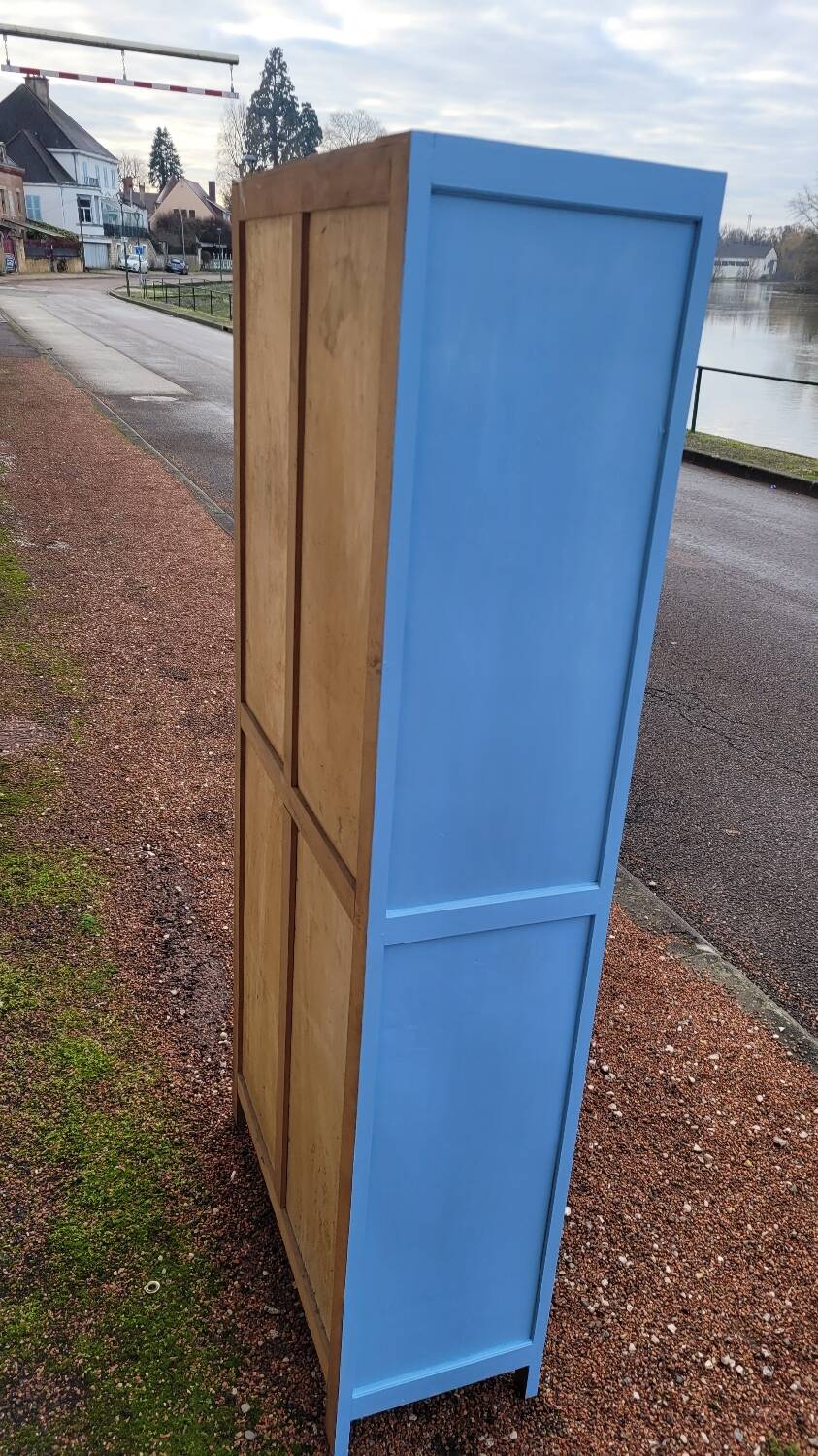 Armoire vitrine parisienne en bois peinte, 1950