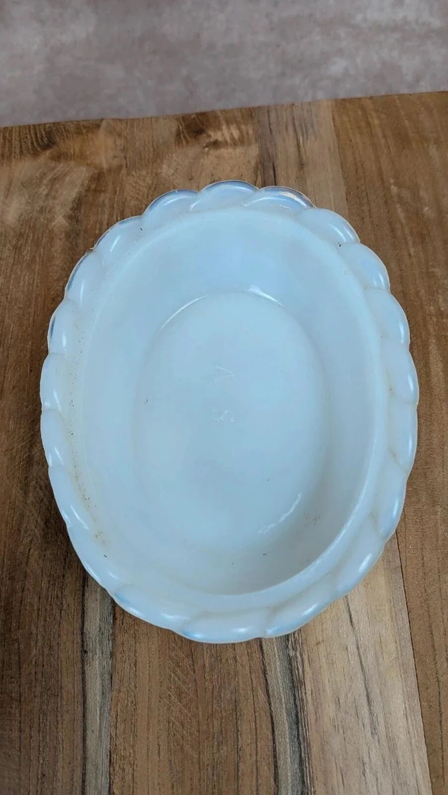 Hen on white opaline glass basket – marked Sv