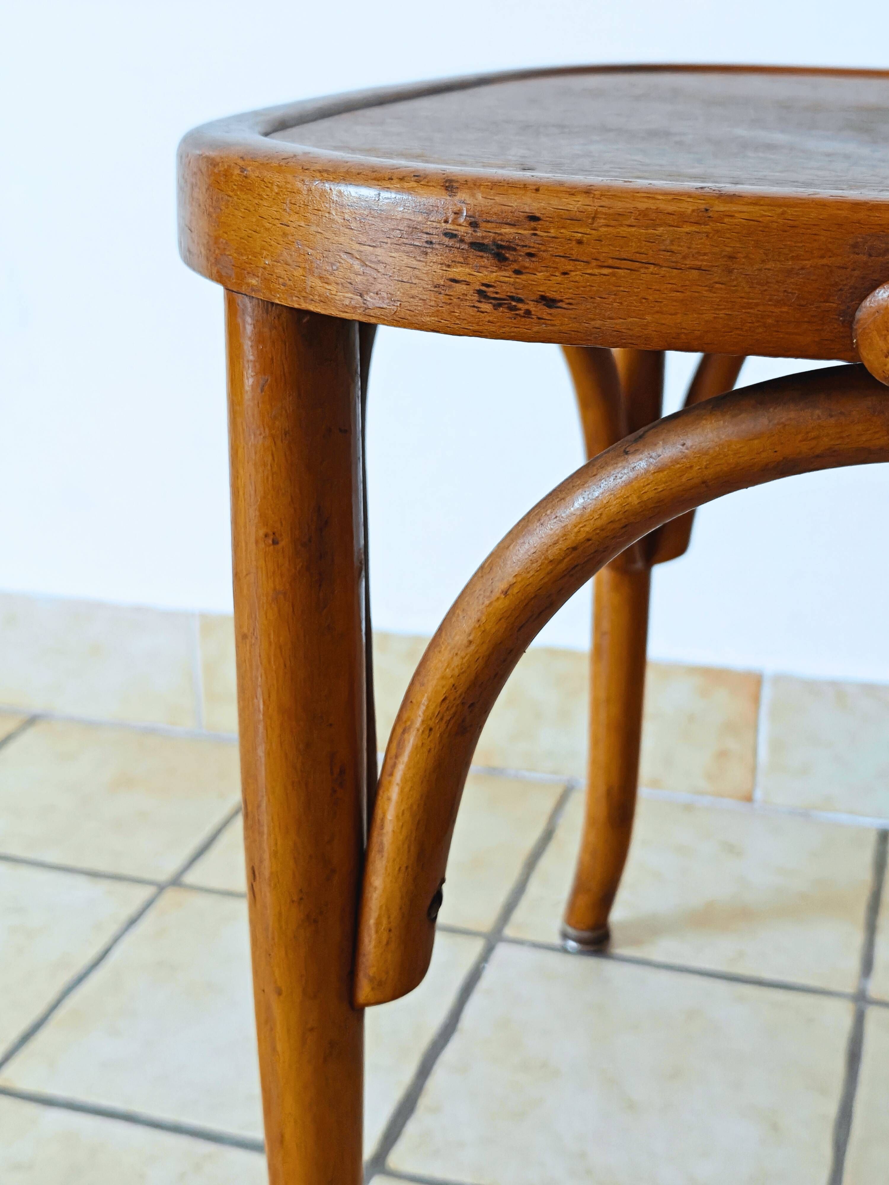 Art Nouveau office chair with curved wood attributed to J&J Kohn, 704 1/2 4V