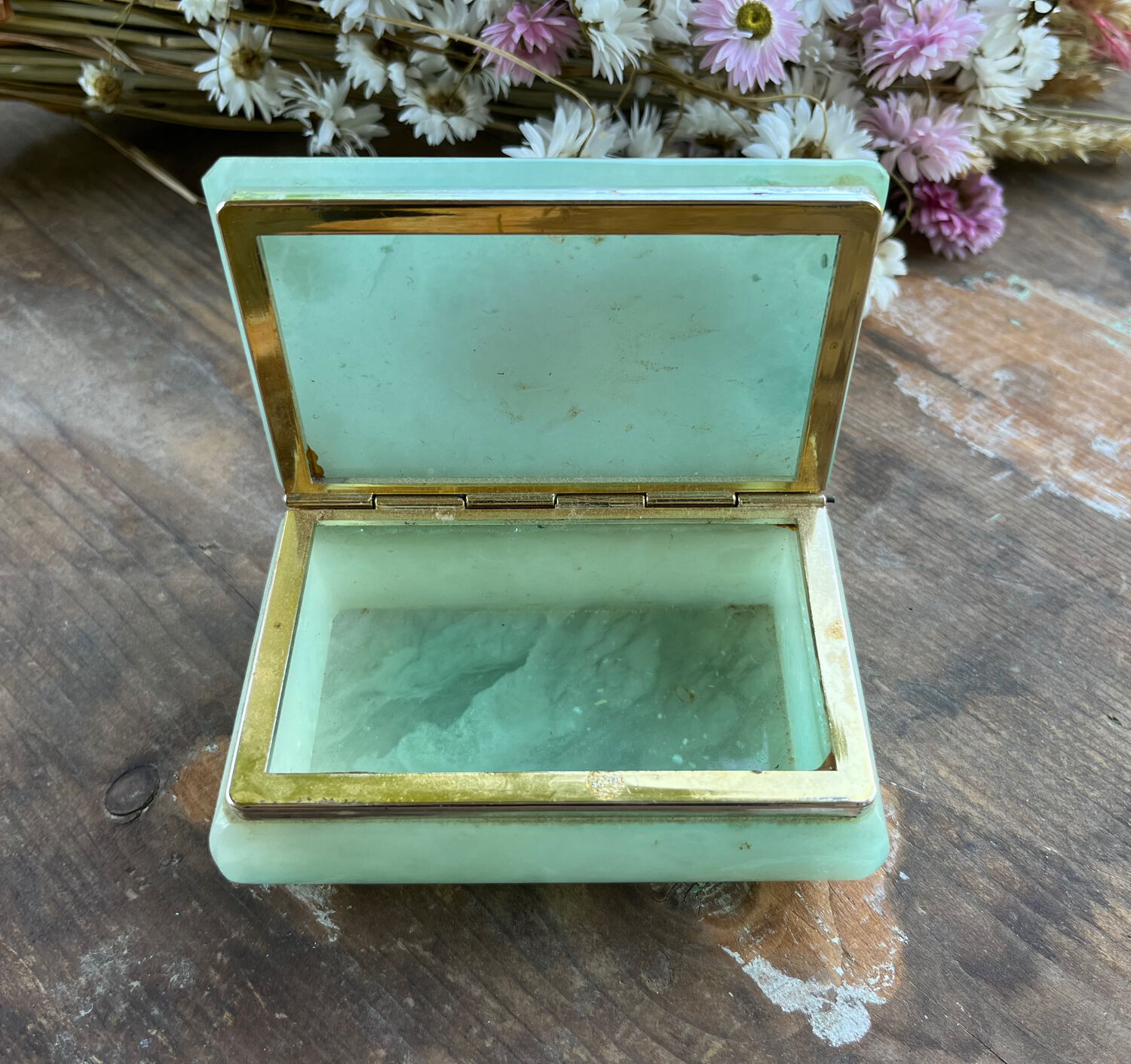 Rectangular hard stone box