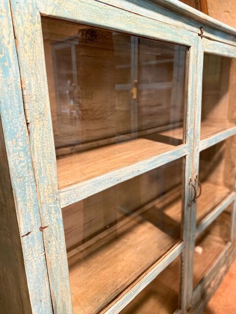 Blue lacquered wood showcase