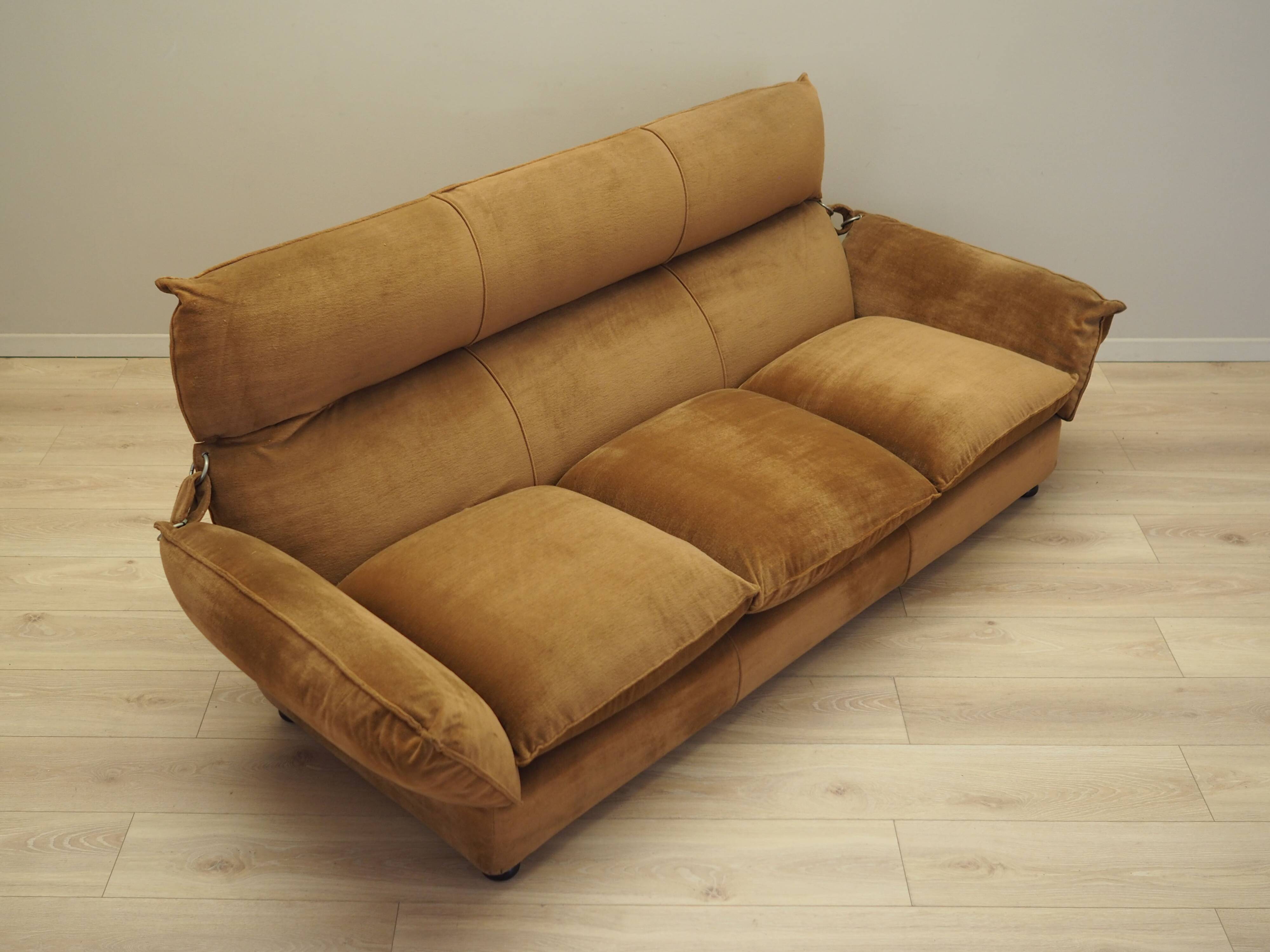 Brown velvet sofa, Italian design, 1970s, manufacturer: Dall'Oca