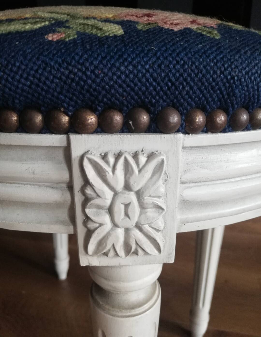 Oval stool in Louis XVI style