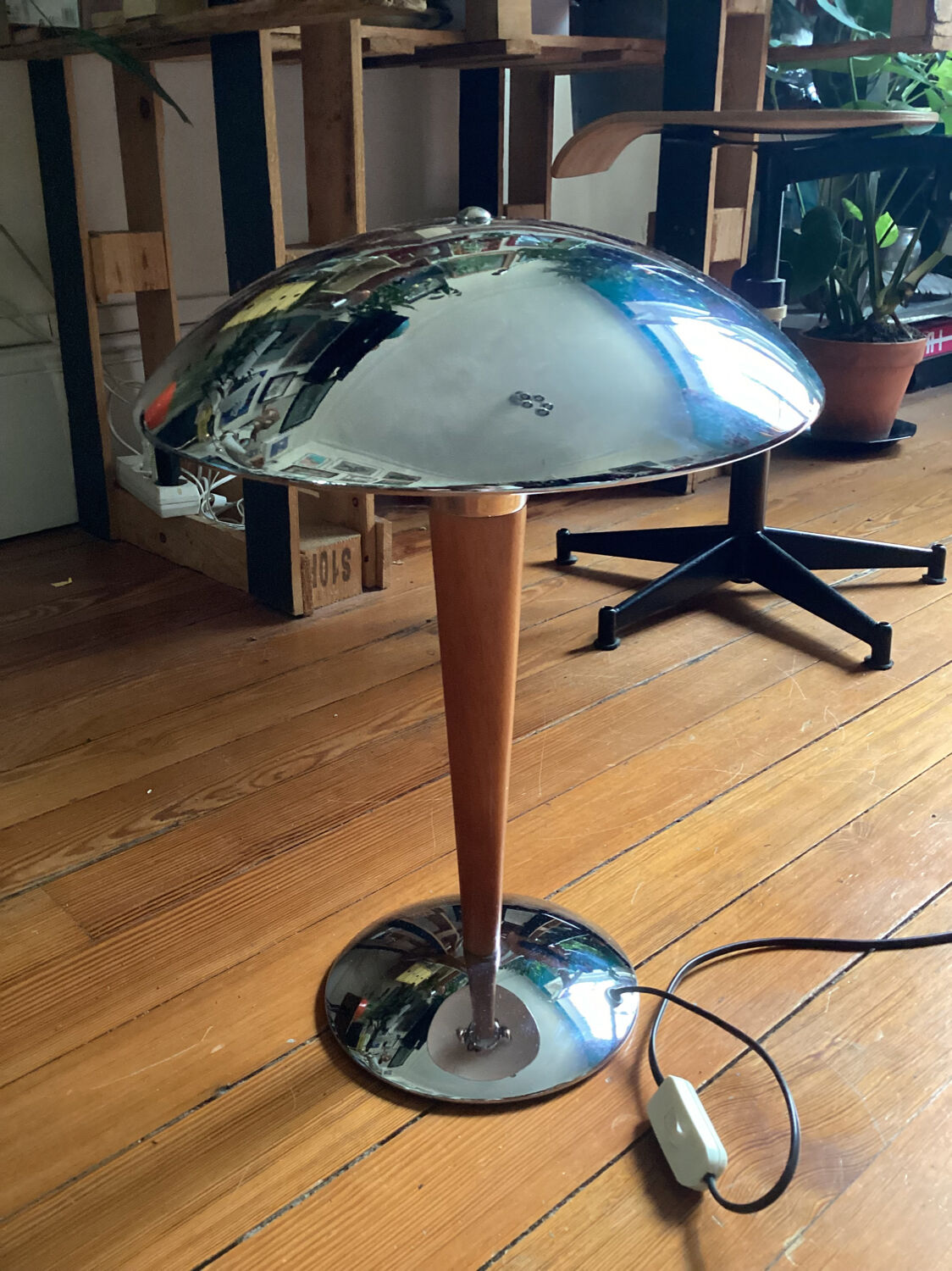 Vintage design liner mushroom table lamp