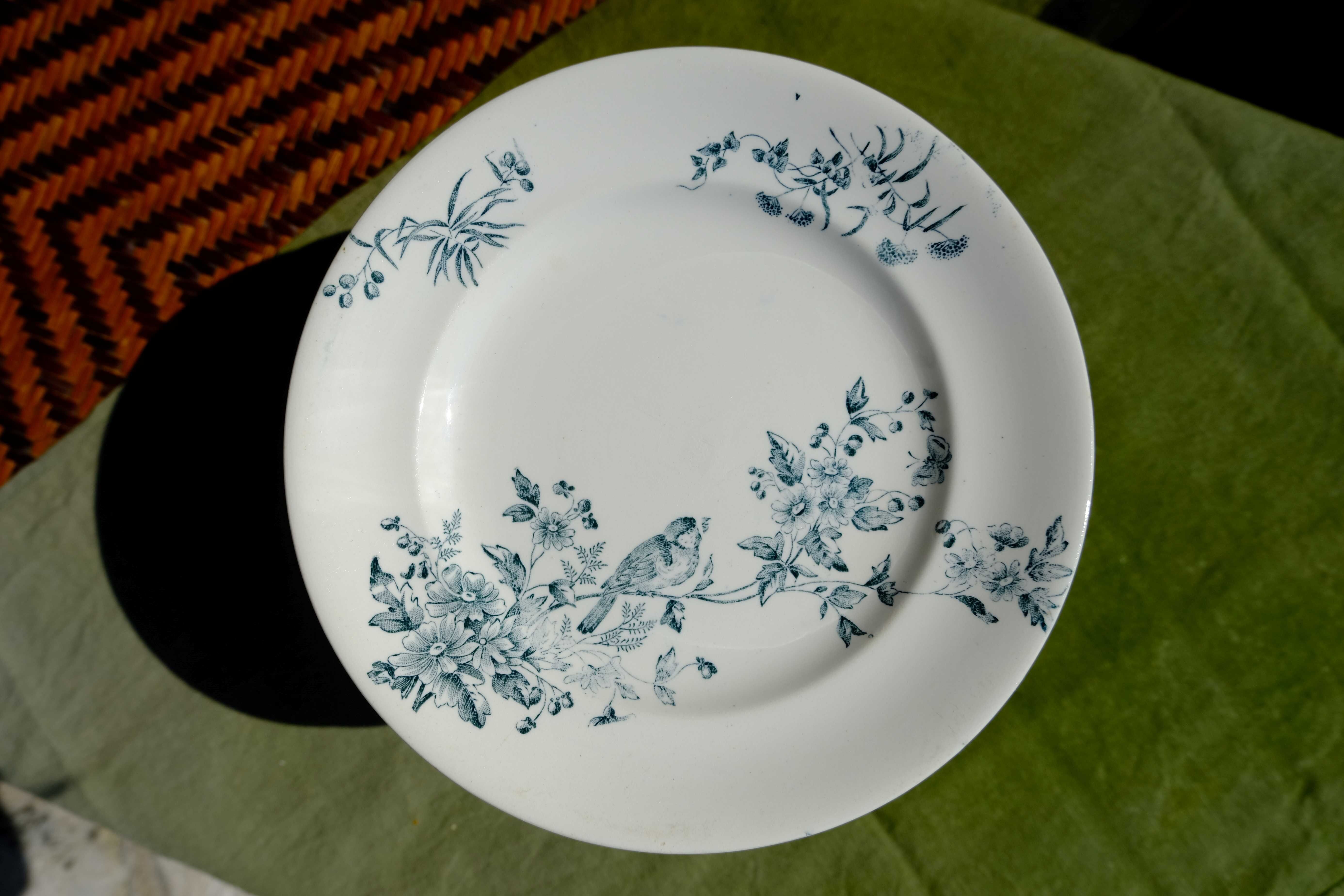 Mignon plates in Longwy earthenware