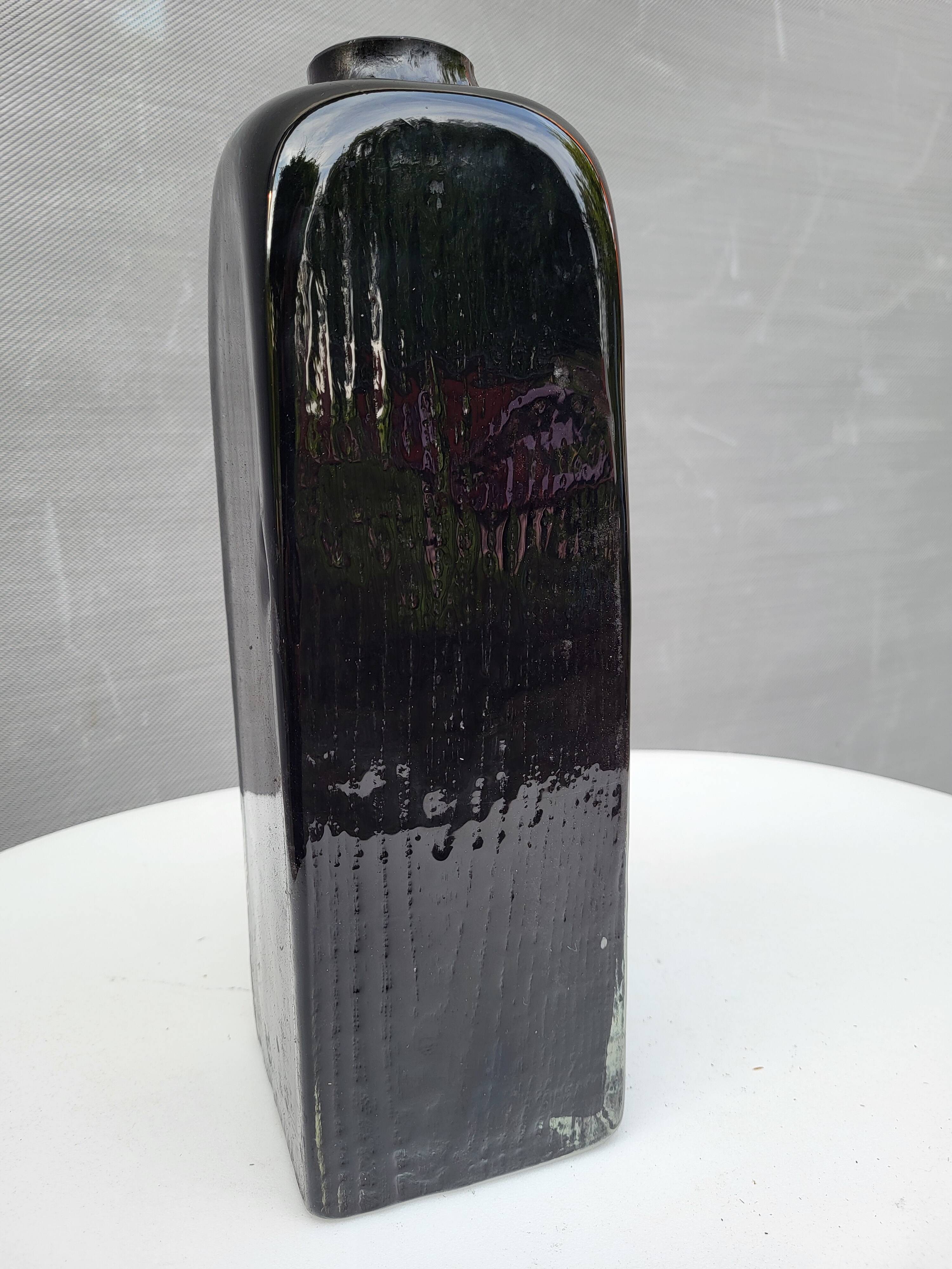 Wabi-Sabi glass vase with burnt wood mold