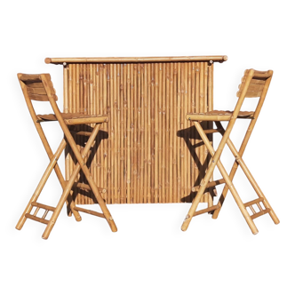 Bamboo counter or bar. (With 2 folding high chairs)