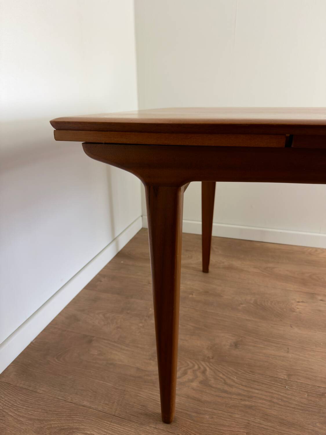 70s Scandinavian-inspired table with extensions