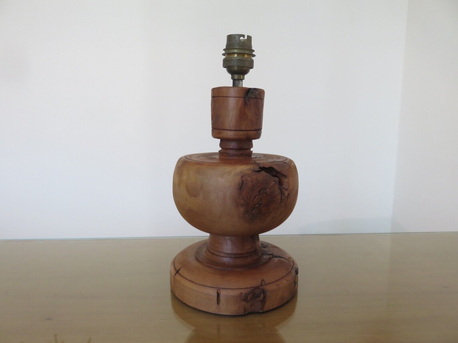 Pied de lampe en orme massif tourné années 60