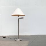 Adjustable floor lamp