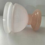 Coupe en opaline rose.