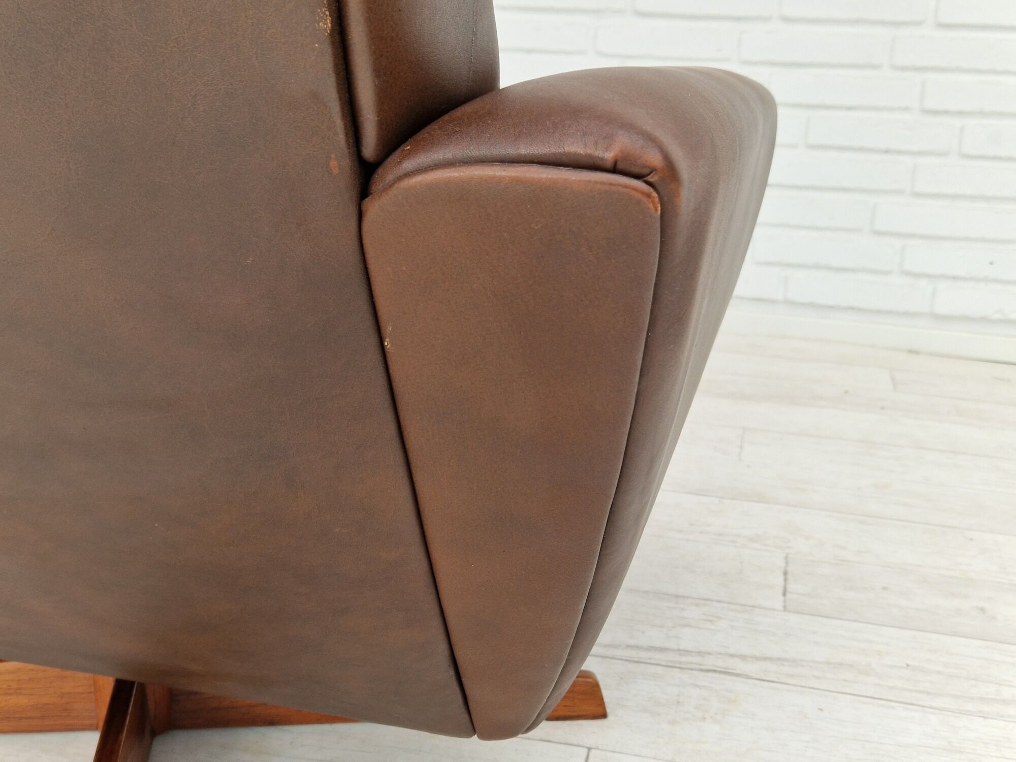 1970s, Danish design by Georg Thams for Vejen Møbelfabrik, swivel wingback relax chair.