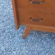 Commode vintage en chêne blond pieds compas 4 tiroirs 1950