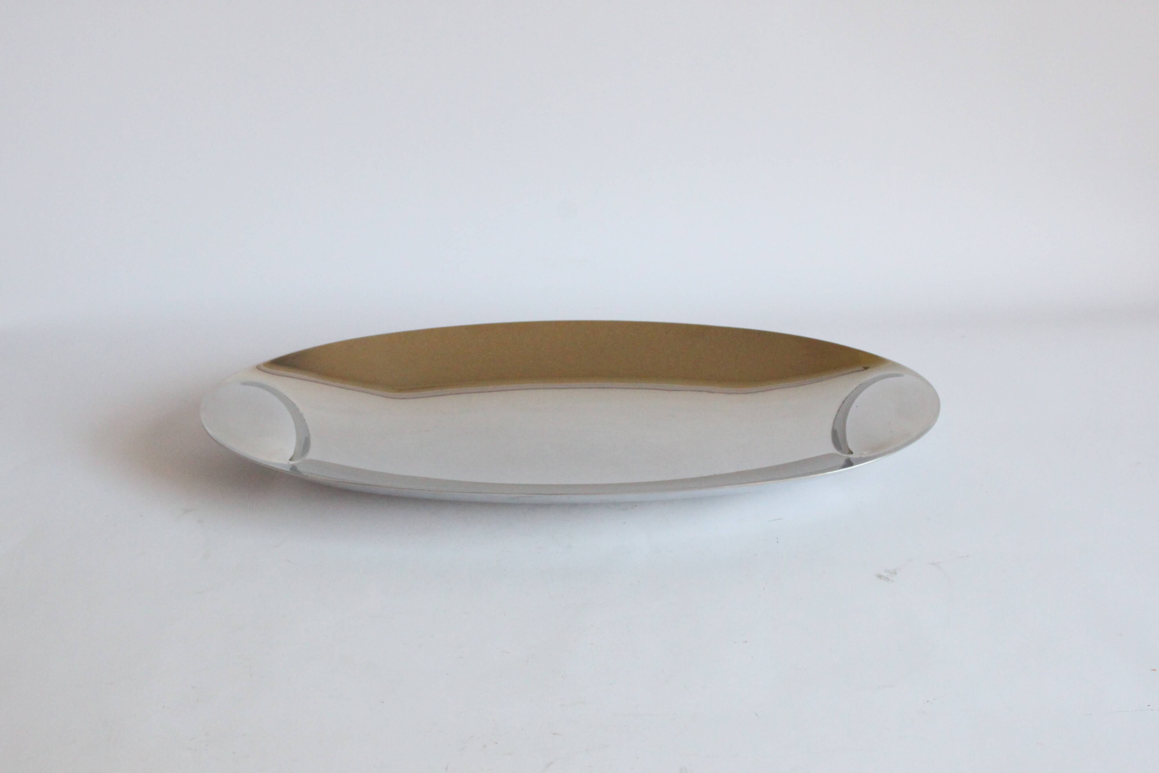 Modernist serving dish or tray by Lino Sabattini for Zani & Zani, Italy 1970s.