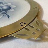 Art Nouveau plate in earthenware with a brass frame