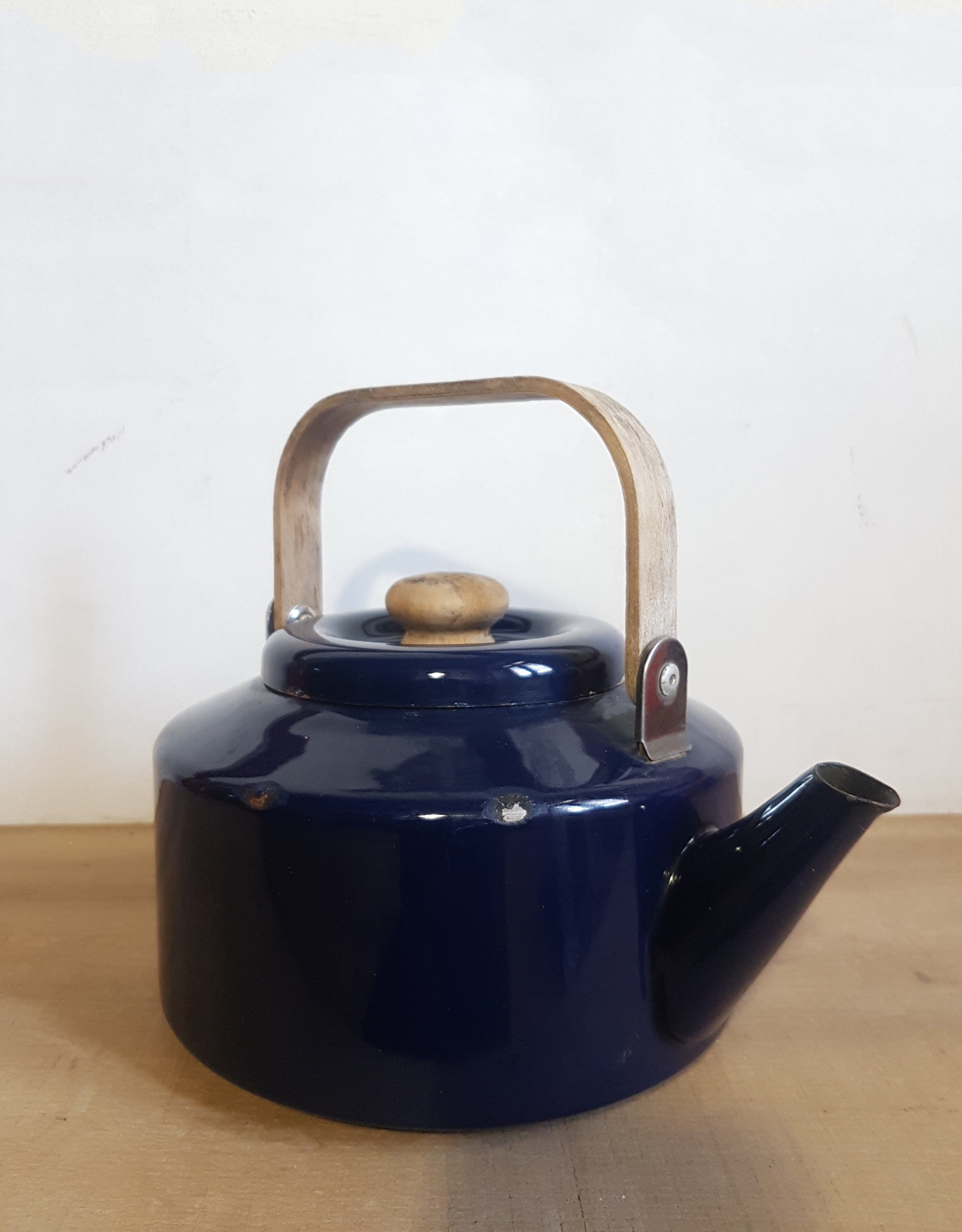 Set of enamelled coffee pots