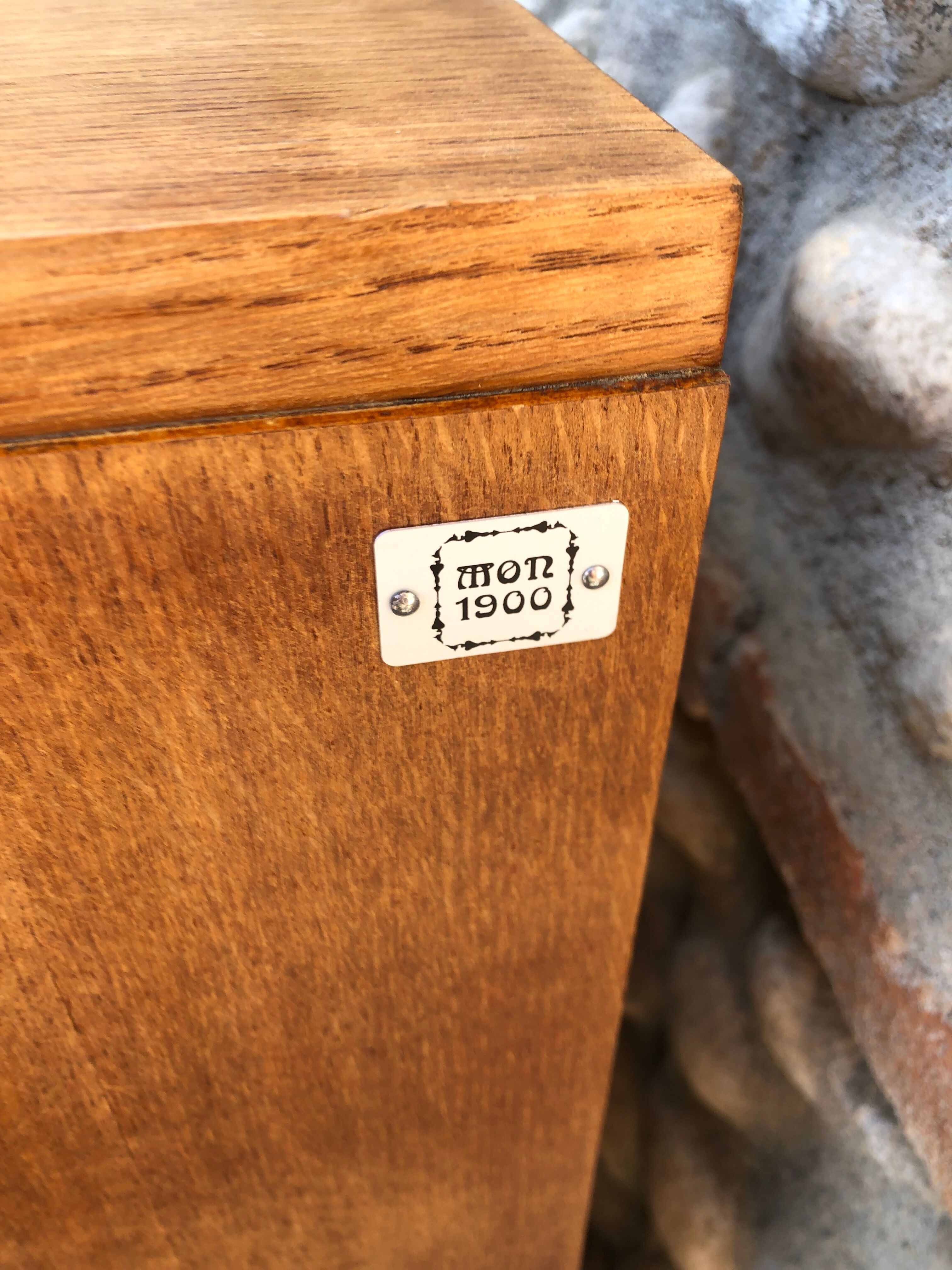 Curtain binder cabinet