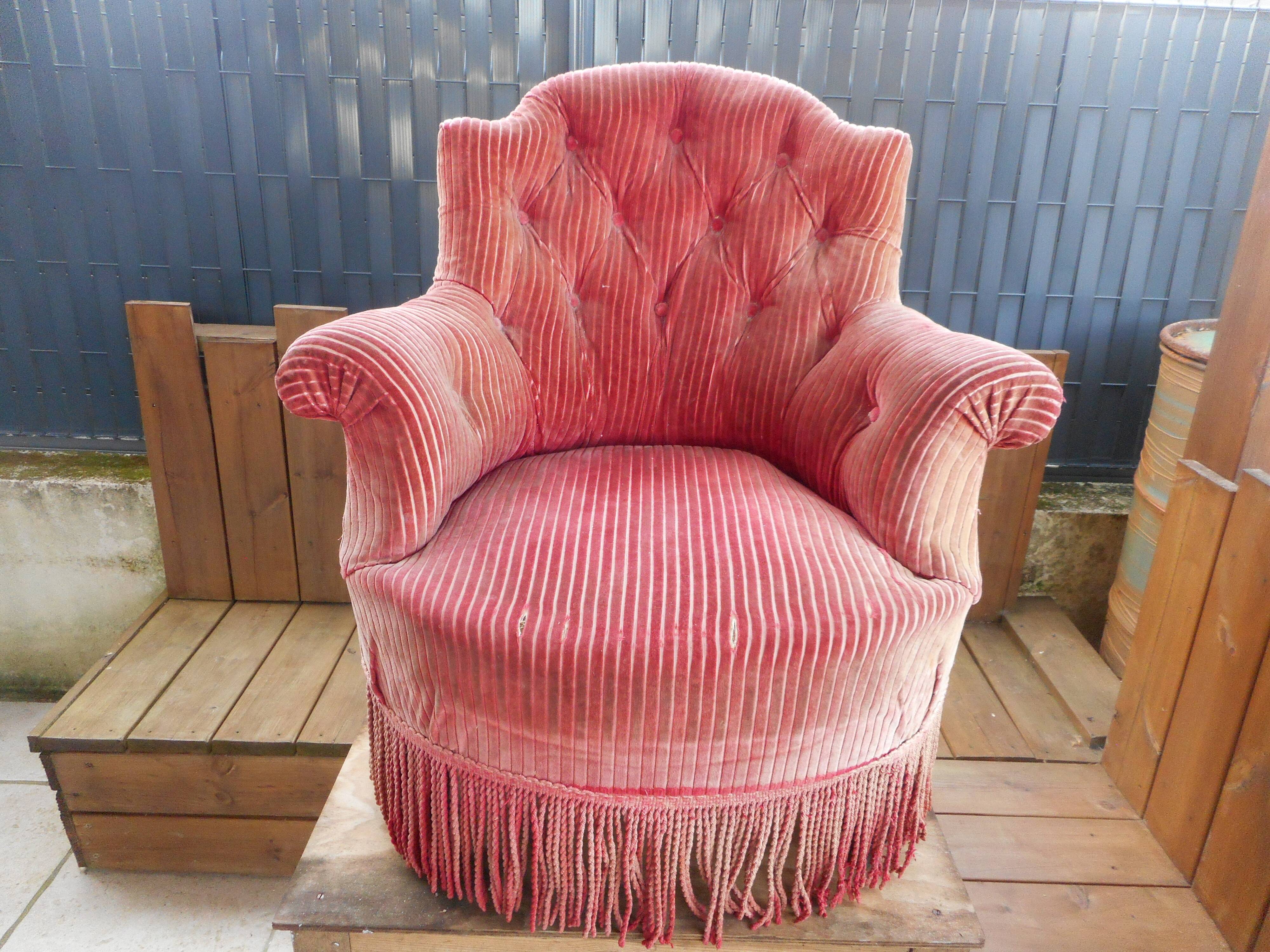 Retro Toad armchair in pink velvet