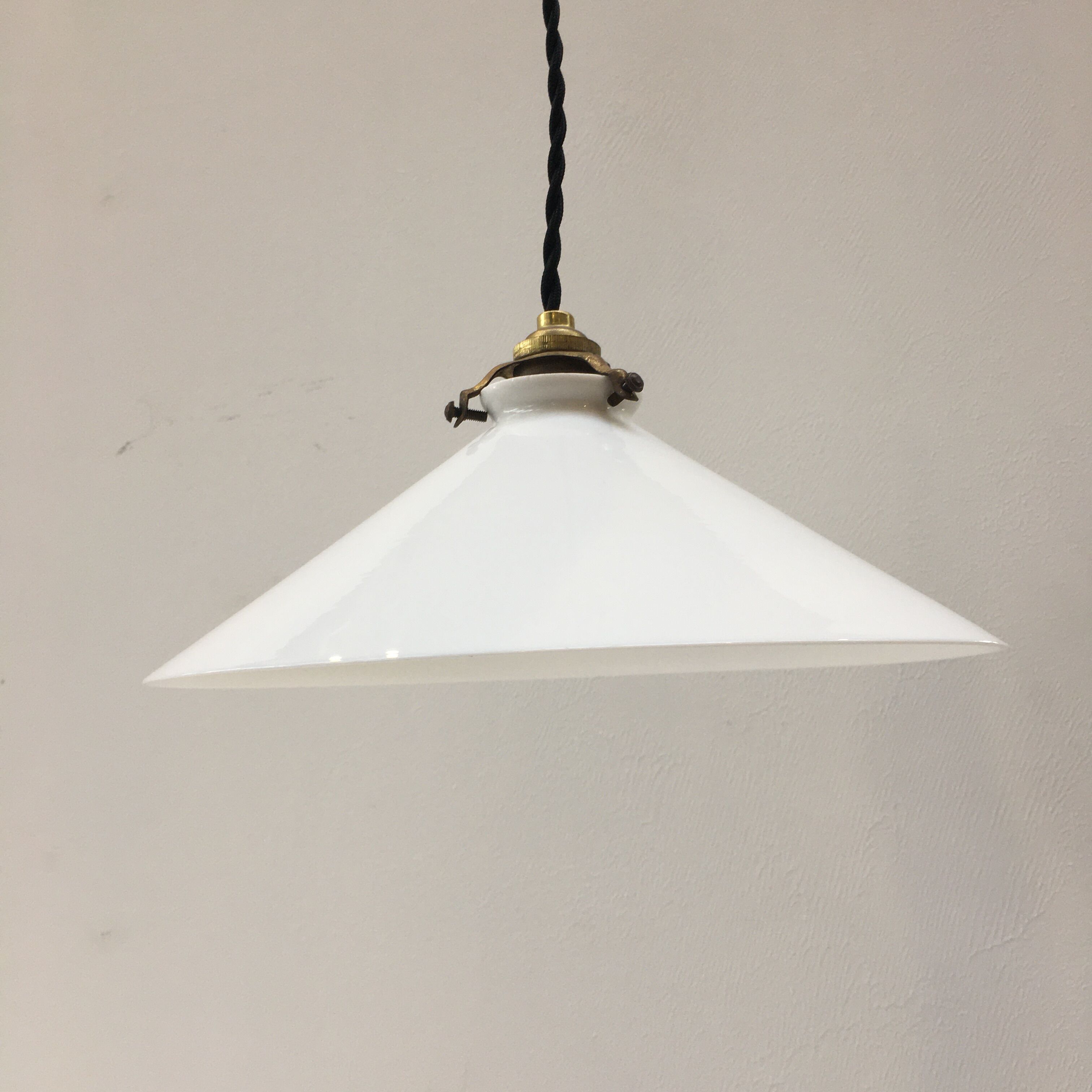 Suspension vintage en opaline blanche