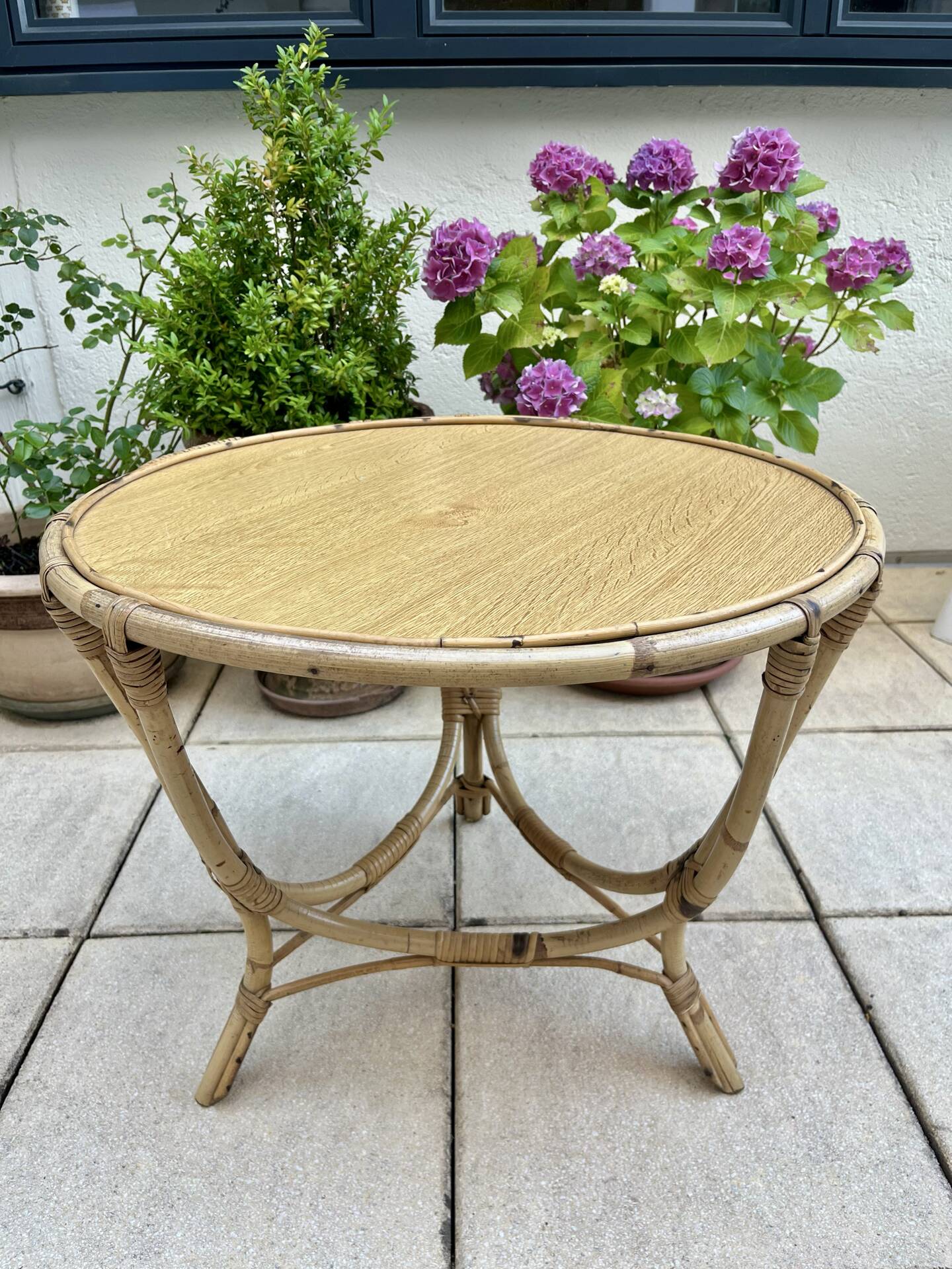 Table basse ronde rotin années 60