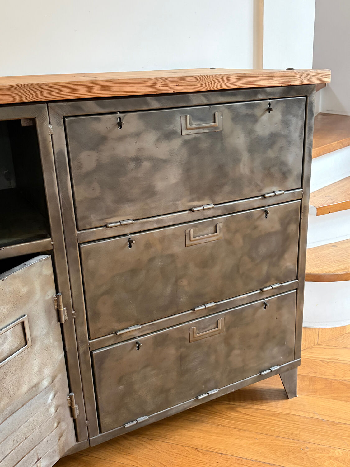 Storage furniture in steel and wood