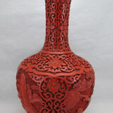 Vase chinois en laque rouge