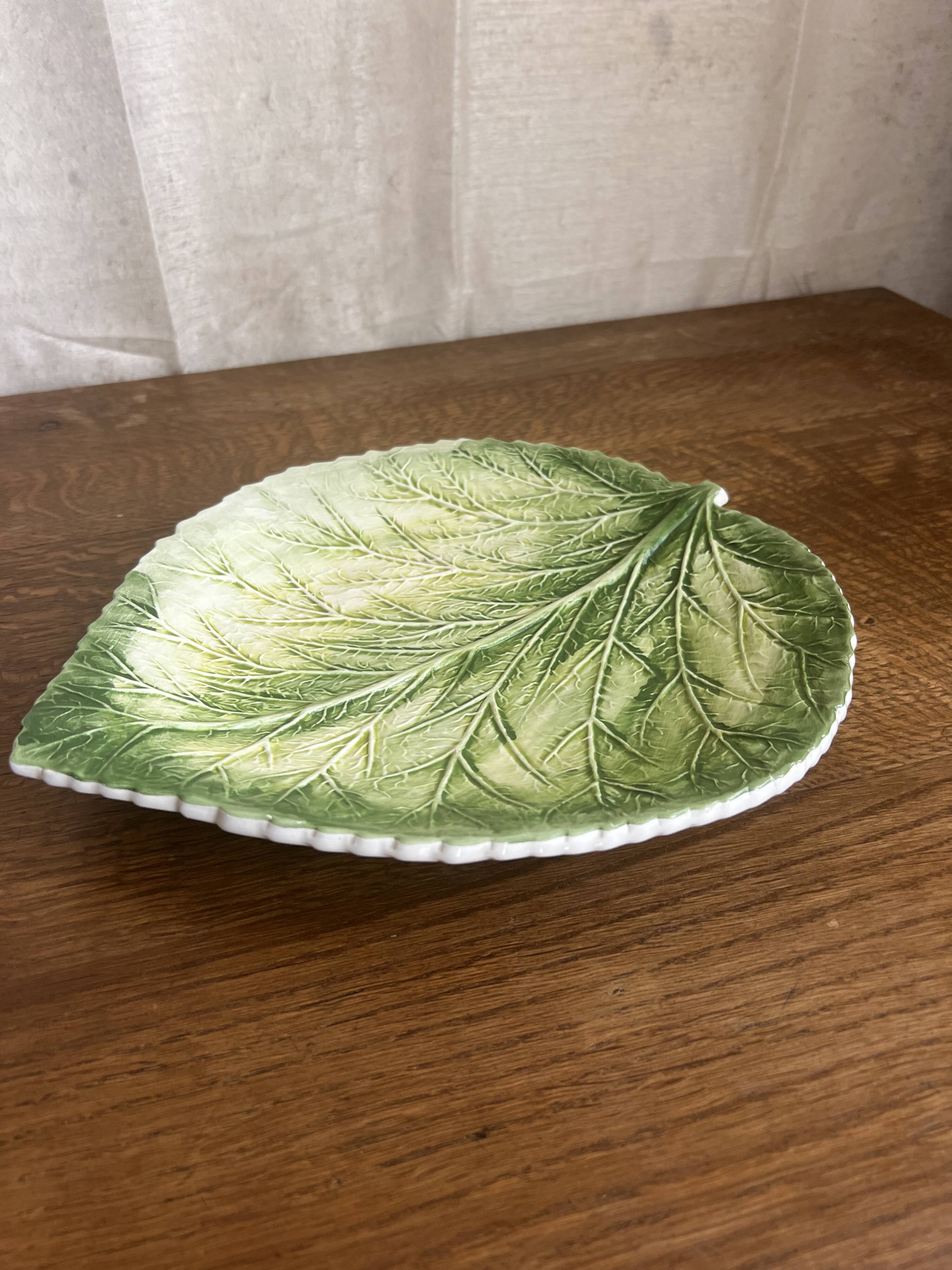 Plate or leaf cutter in slipware