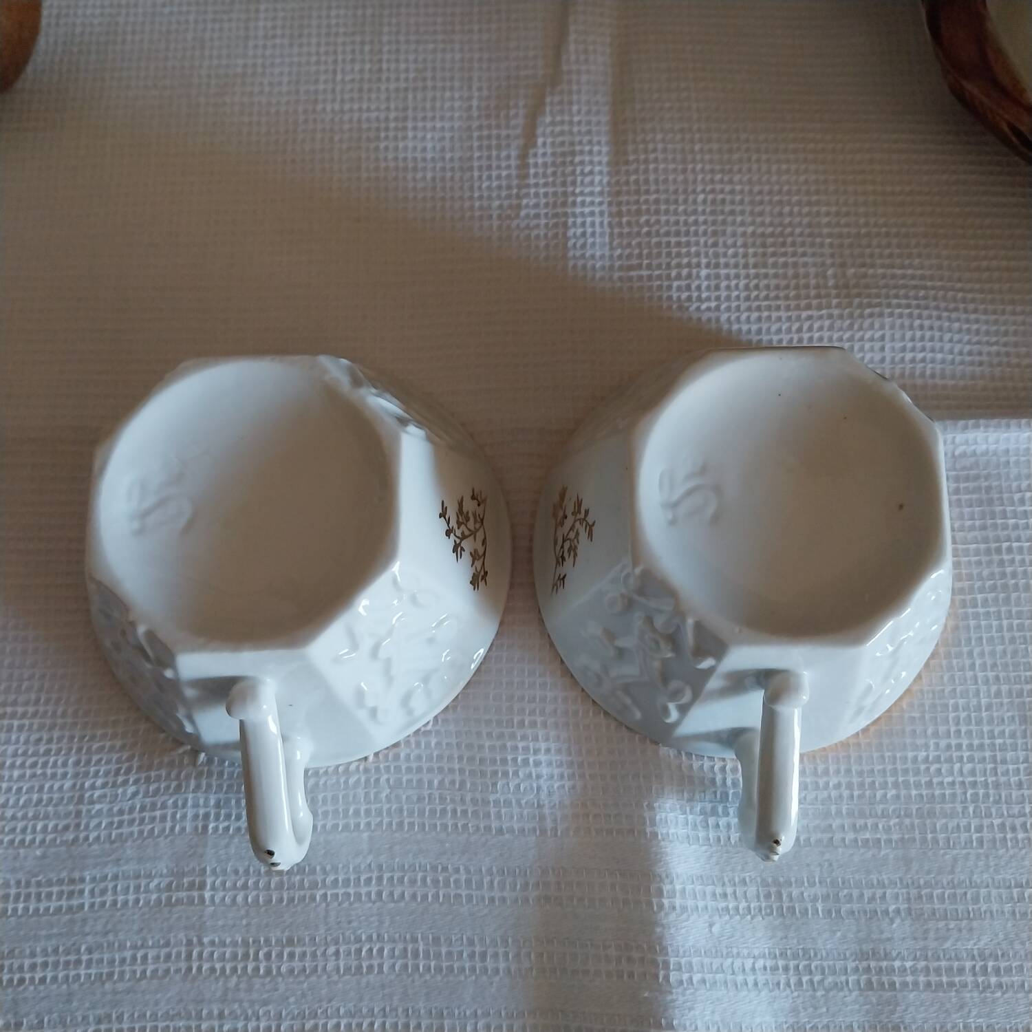 Old porcelain cups from Couleuvre