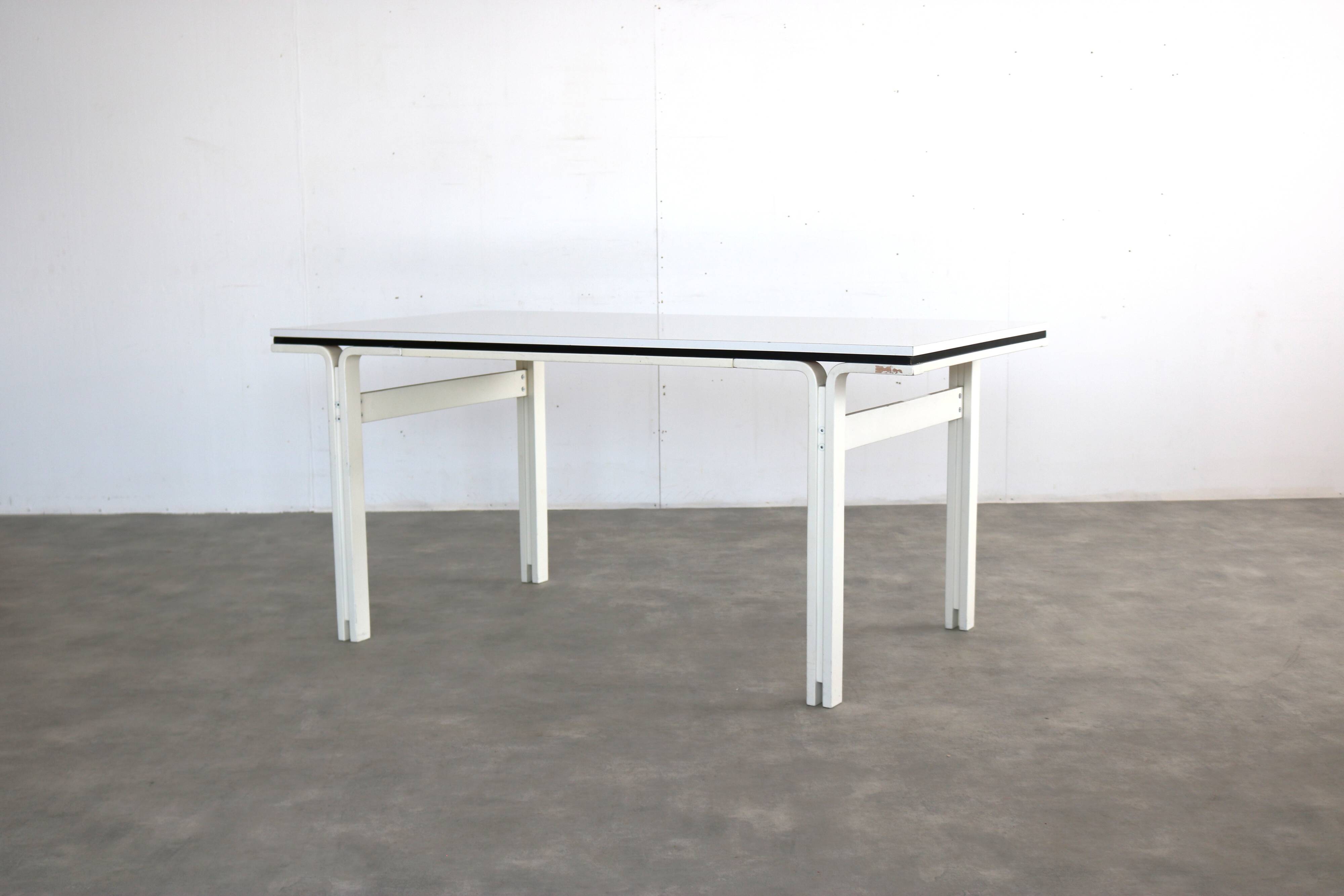 vintage dining table | table | 70s | Pastoe