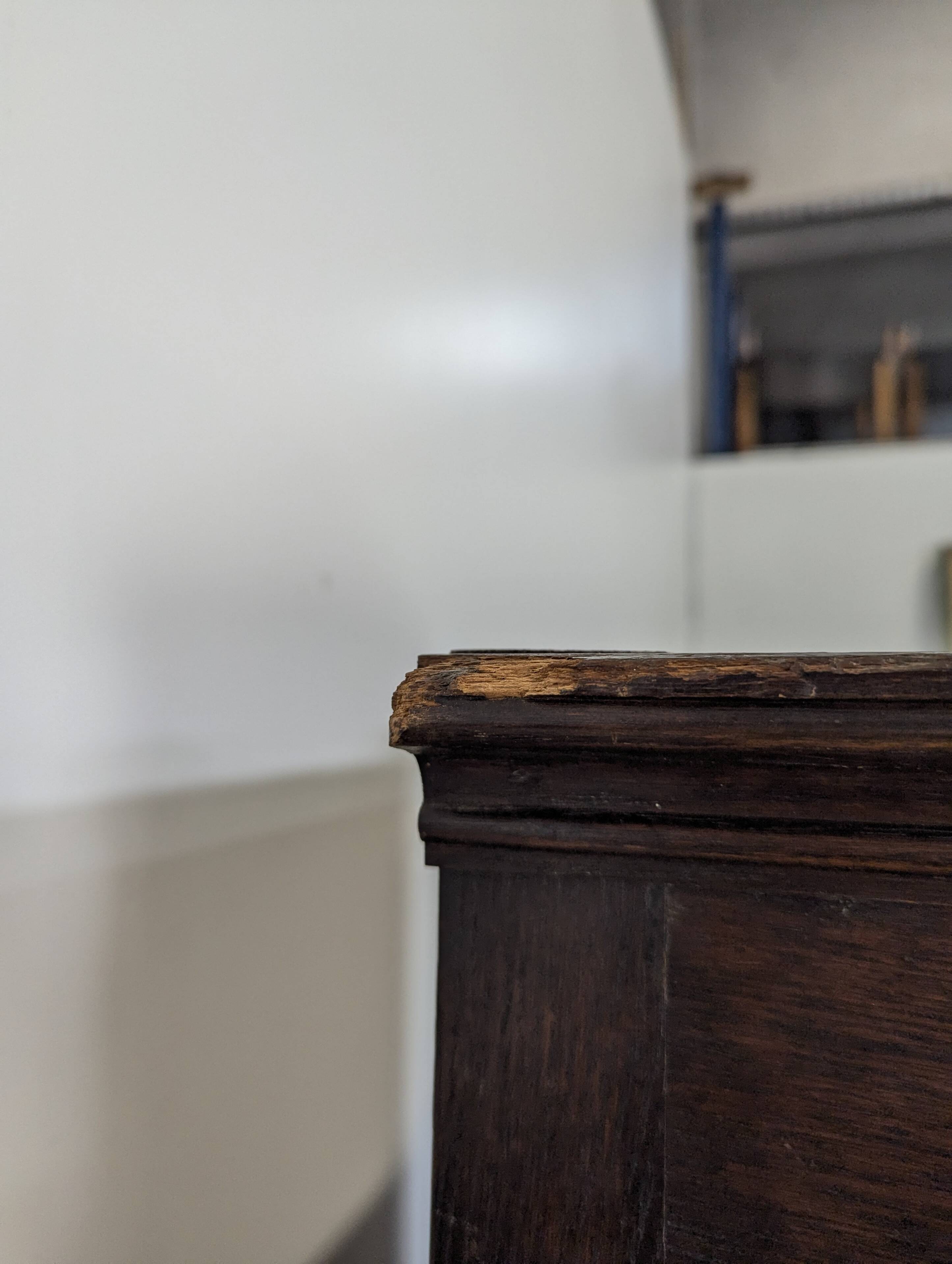 Provençal-style silver bonnet in walnut
