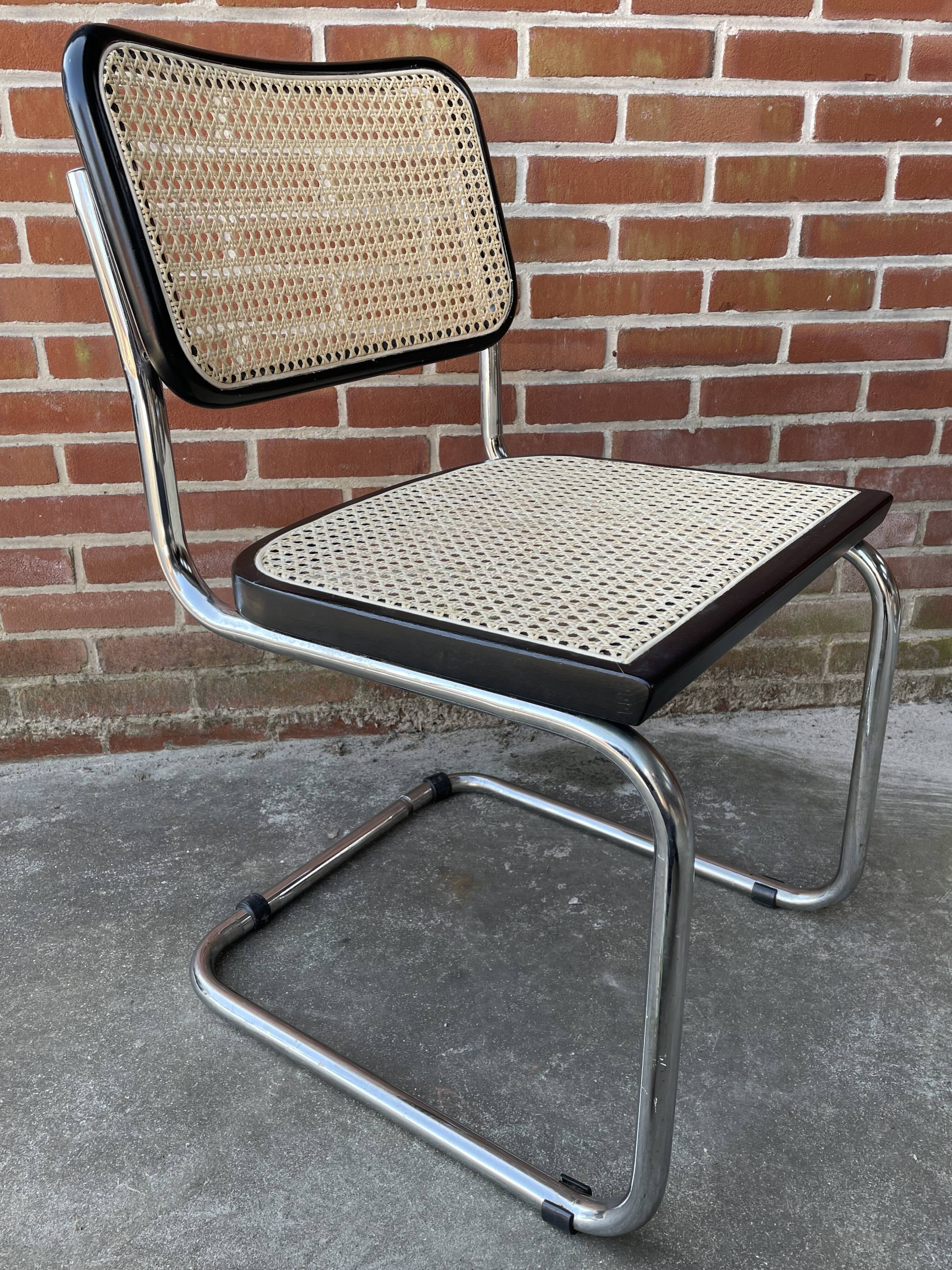 Ensemble de 4 chaises vintage modèle Cesca B32 en noir et chrome