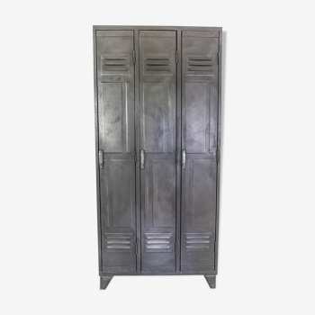 Very nice vintage metal lockers / industrial lockers