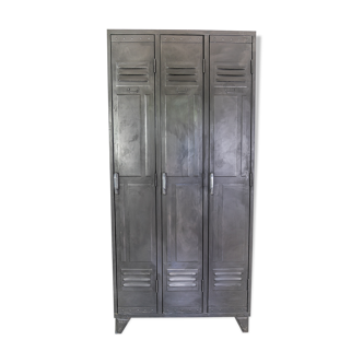 Very nice vintage metal lockers / industrial lockers