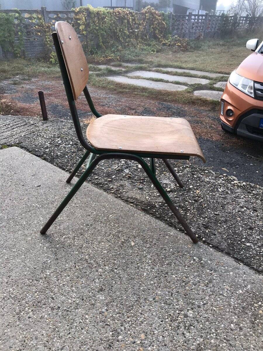 Set of 3 children's chairs from the 1960s in brown plywood with a green steel frame, school style.