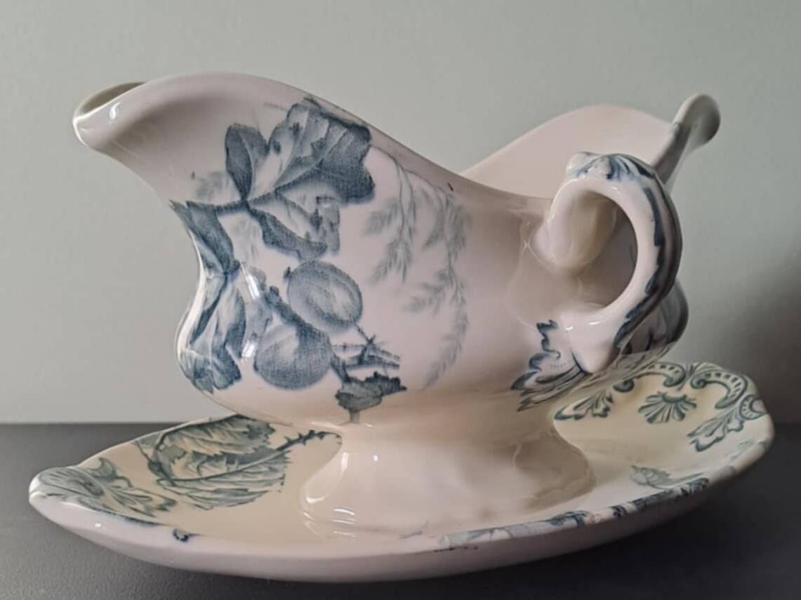 Creil Montereau iron clay sauce boat