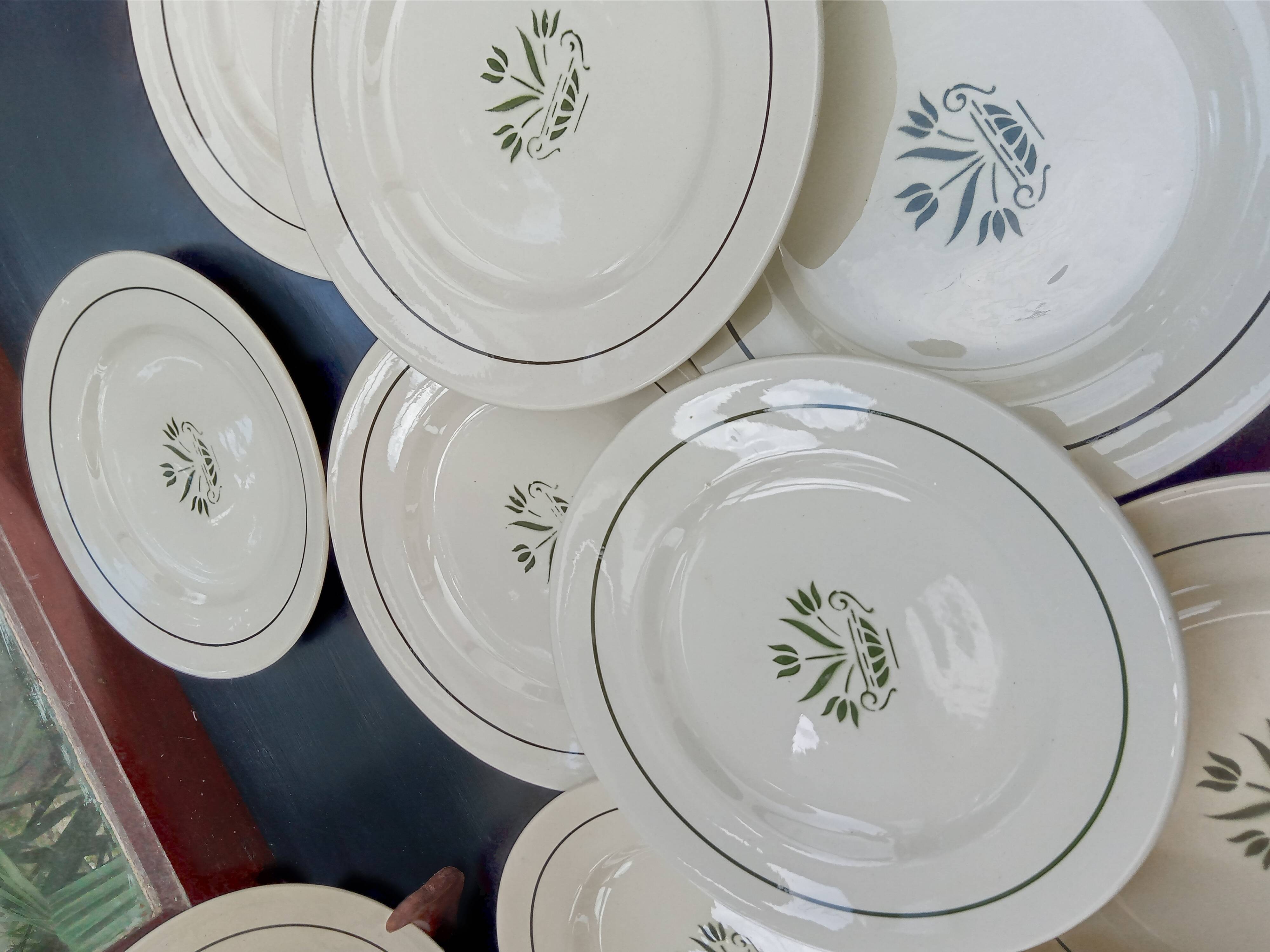 12 Terre de Fer Marmoz flat plates