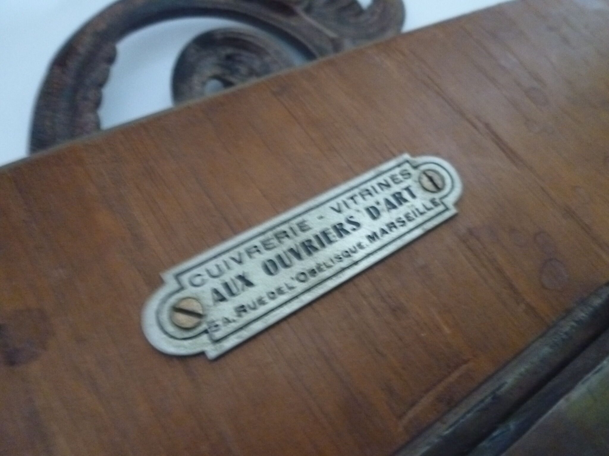 Mirror to ask bronze and brass beginning XXth 32 x 45 cm