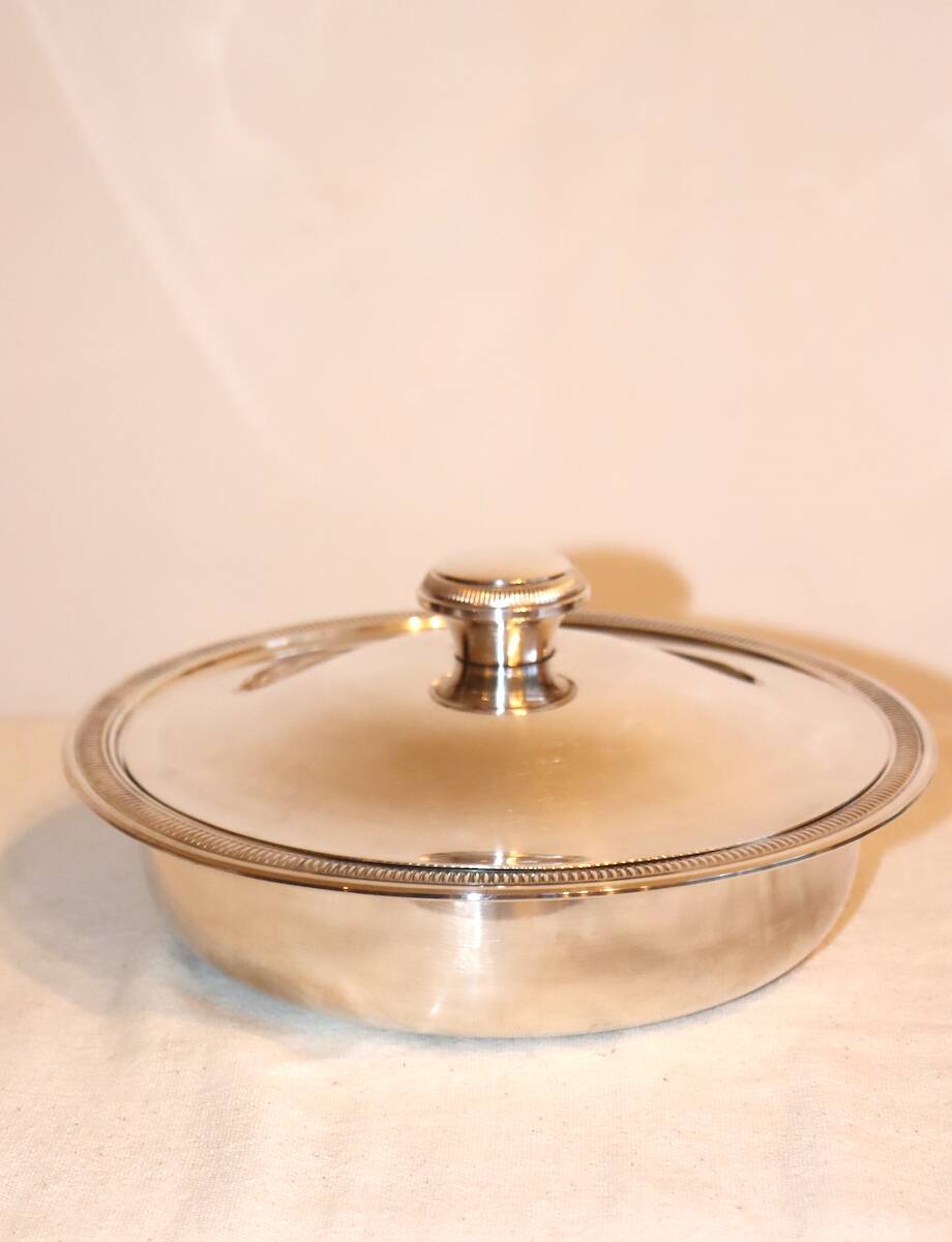 Légumier avec couvercle en métal argenté