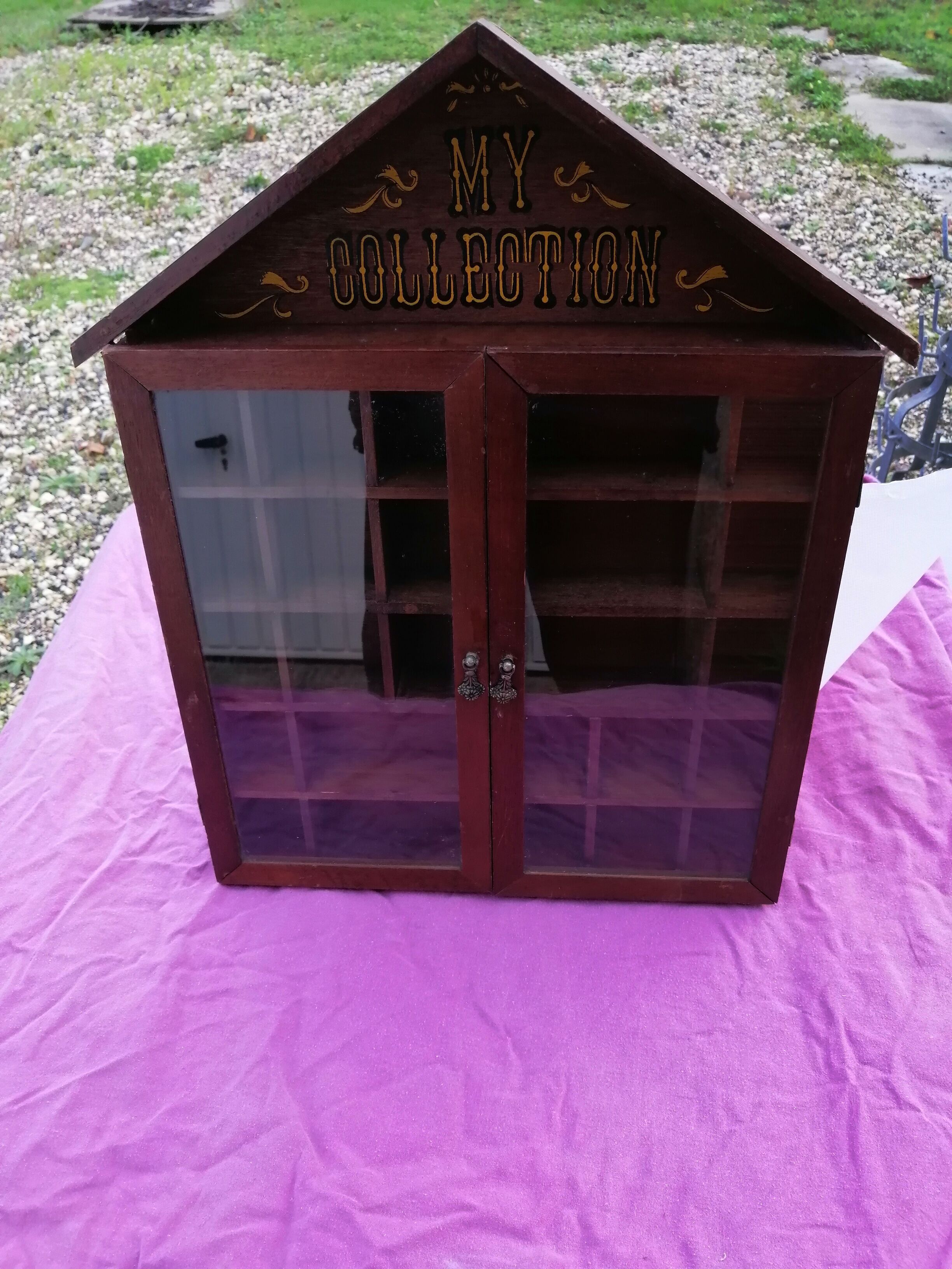 Vitrine pour miniature style chalet en bois vintage mural
